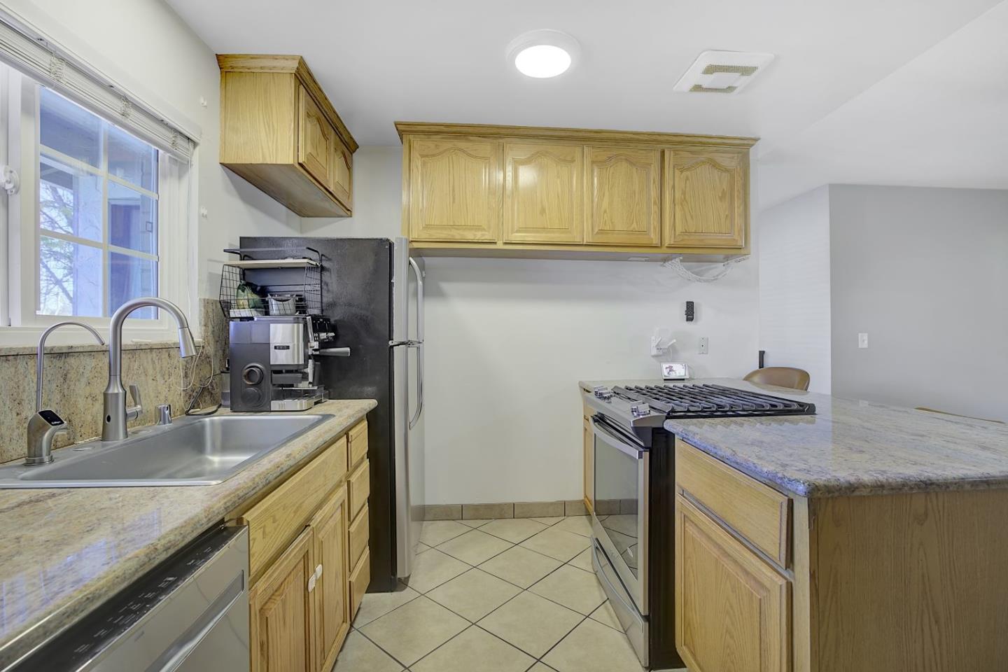 Detail Gallery Image 12 of 39 For 760 Welburn Ave, Gilroy,  CA 95020 - 5 Beds | 3 Baths