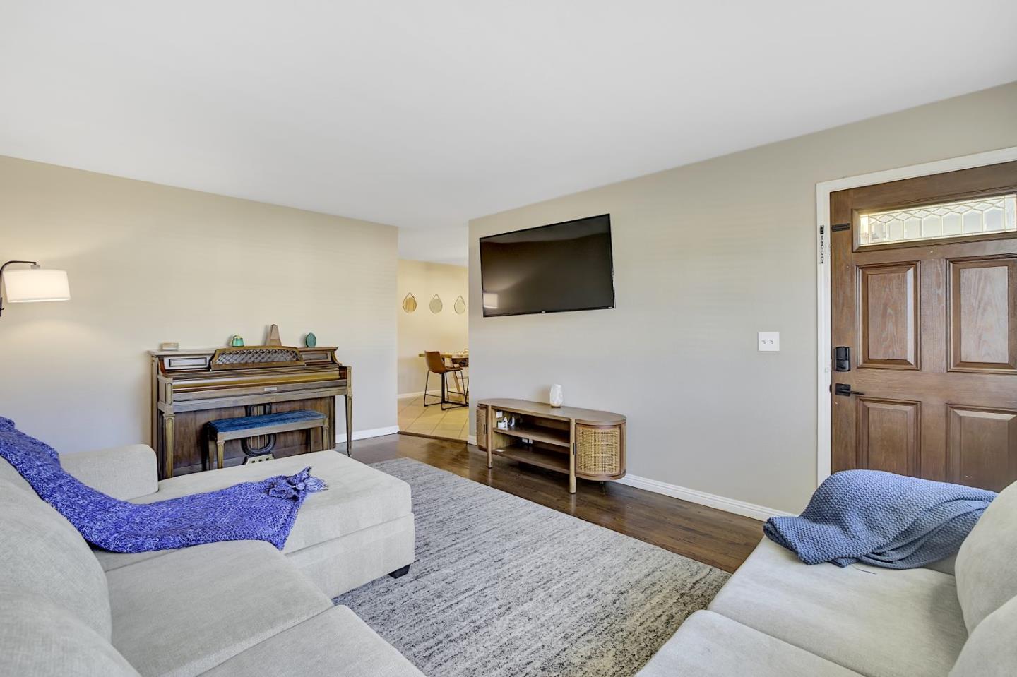 Detail Gallery Image 4 of 39 For 760 Welburn Ave, Gilroy,  CA 95020 - 5 Beds | 3 Baths