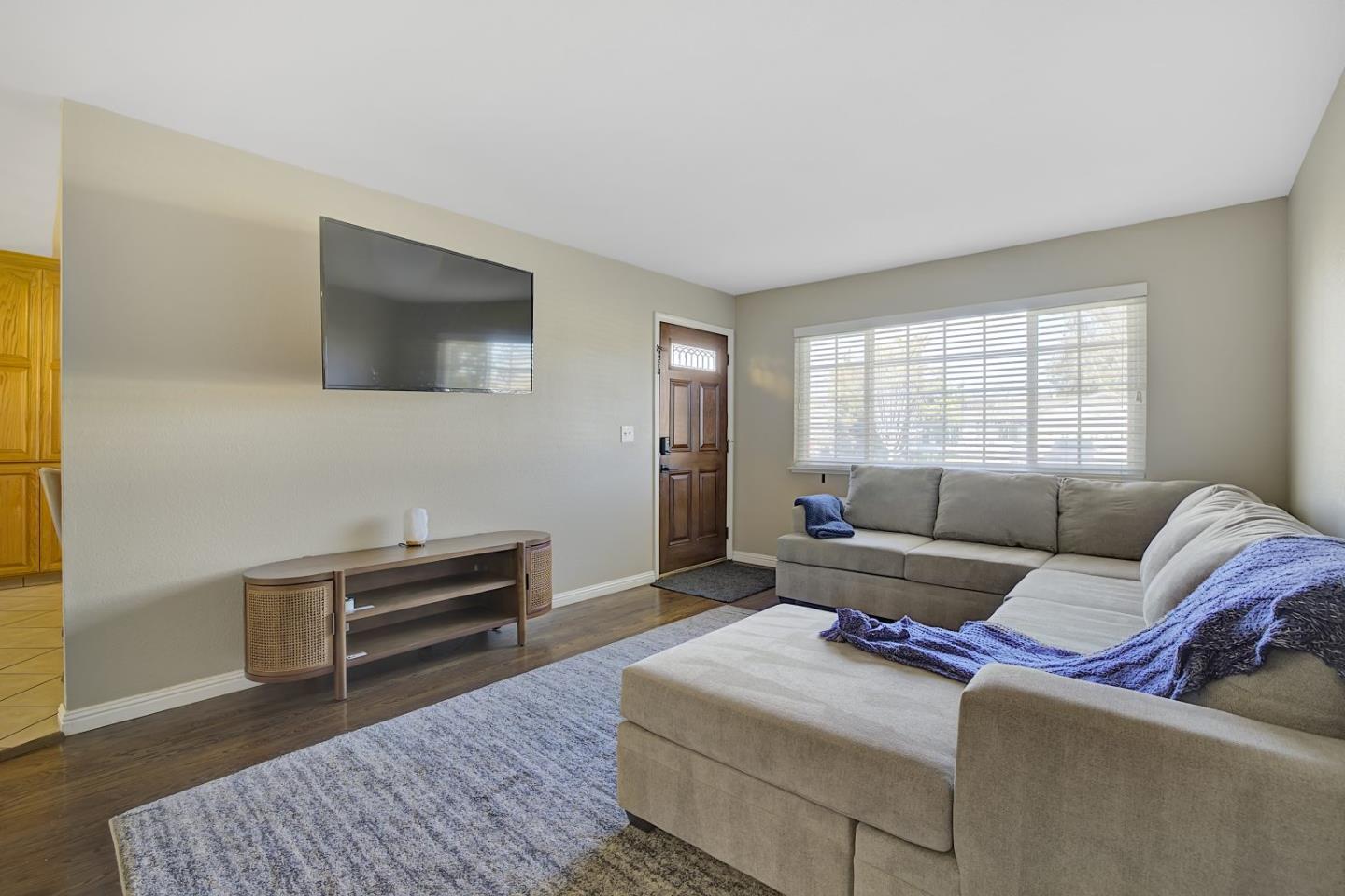 Detail Gallery Image 6 of 39 For 760 Welburn Ave, Gilroy,  CA 95020 - 5 Beds | 3 Baths