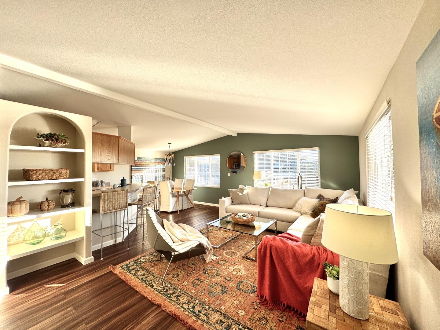 Detail Gallery Image 3 of 26 For 37 Oceanview Ave #37,  Half Moon Bay,  CA 94019 - 2 Beds | 2 Baths