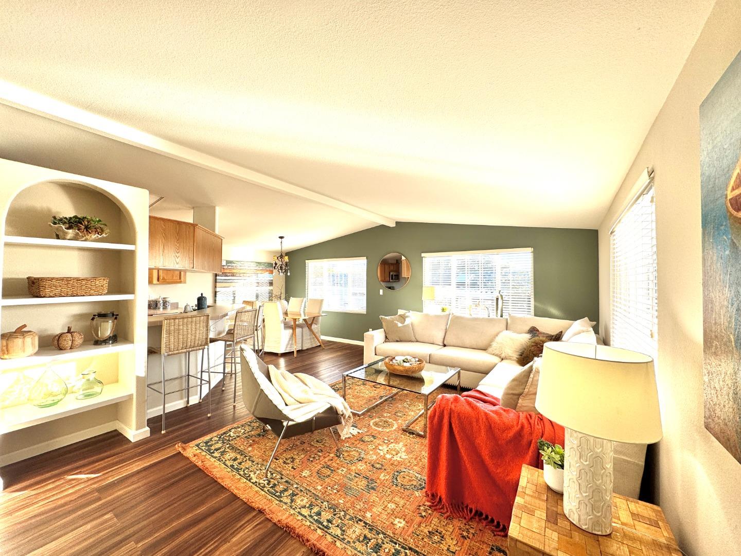 Detail Gallery Image 4 of 26 For 37 Oceanview Ave #37,  Half Moon Bay,  CA 94019 - 2 Beds | 2 Baths