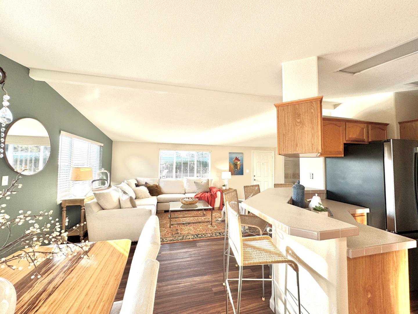 Detail Gallery Image 6 of 26 For 37 Oceanview Ave #37,  Half Moon Bay,  CA 94019 - 2 Beds | 2 Baths