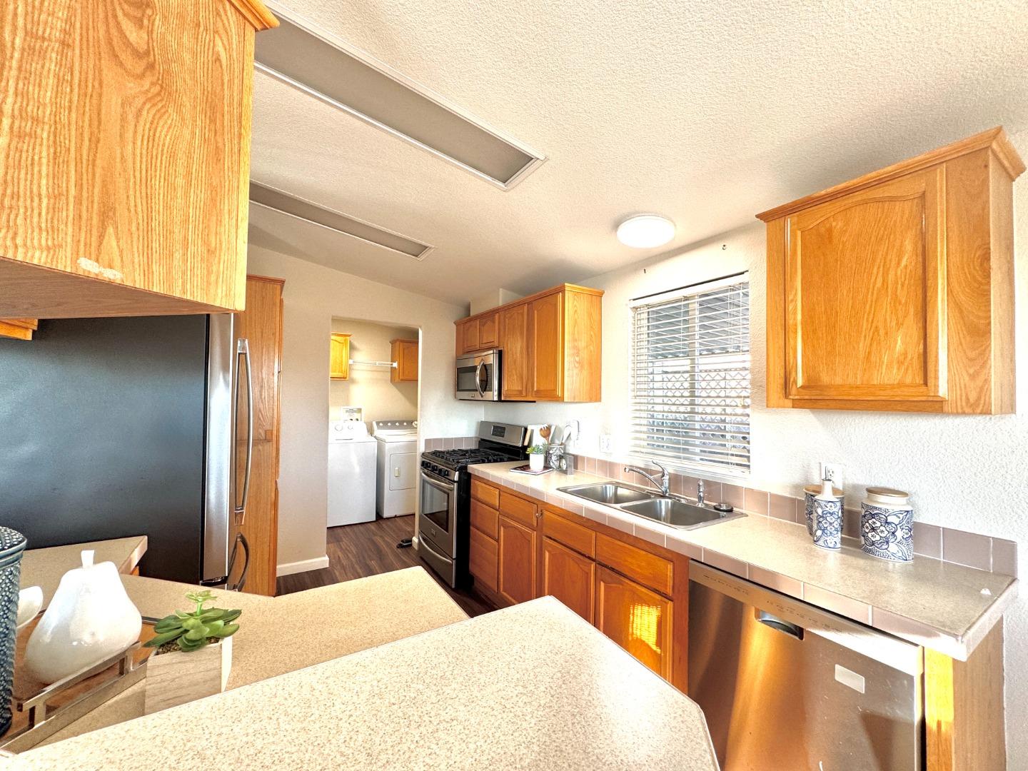 Detail Gallery Image 7 of 26 For 37 Oceanview Ave #37,  Half Moon Bay,  CA 94019 - 2 Beds | 2 Baths