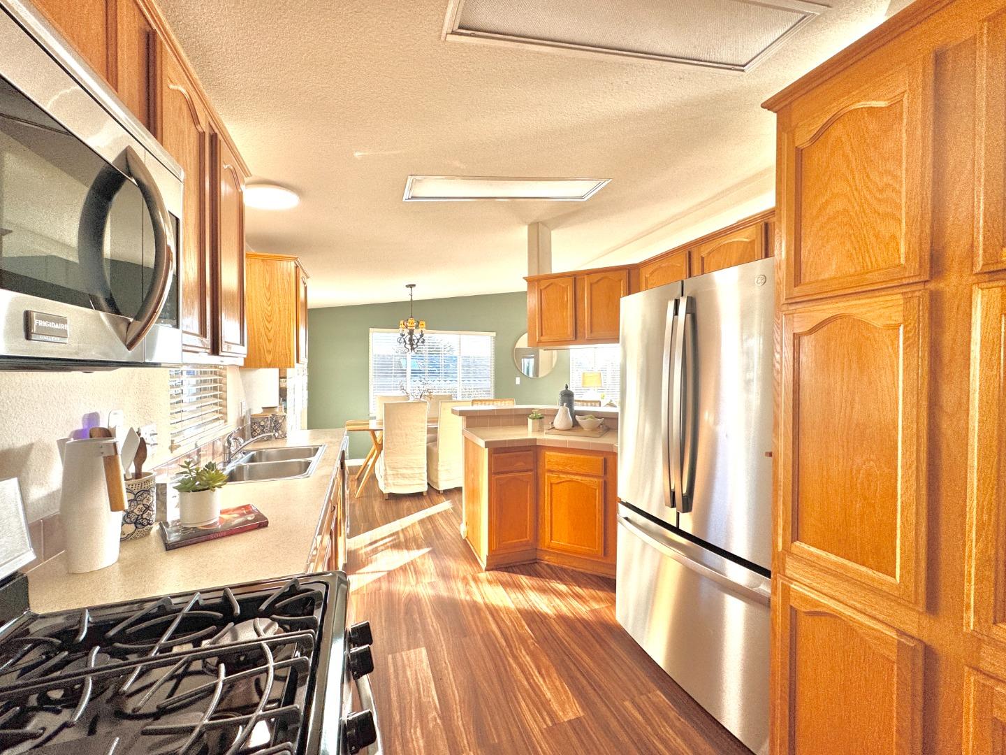 Detail Gallery Image 8 of 26 For 37 Oceanview Ave #37,  Half Moon Bay,  CA 94019 - 2 Beds | 2 Baths