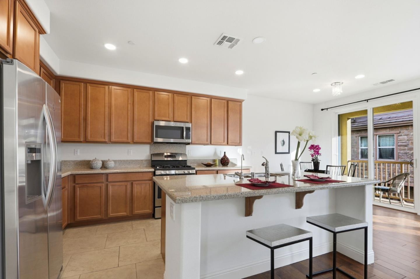 Detail Gallery Image 4 of 35 For 1550 Bleecker St, Milpitas,  CA 95035 - 2 Beds | 2/1 Baths