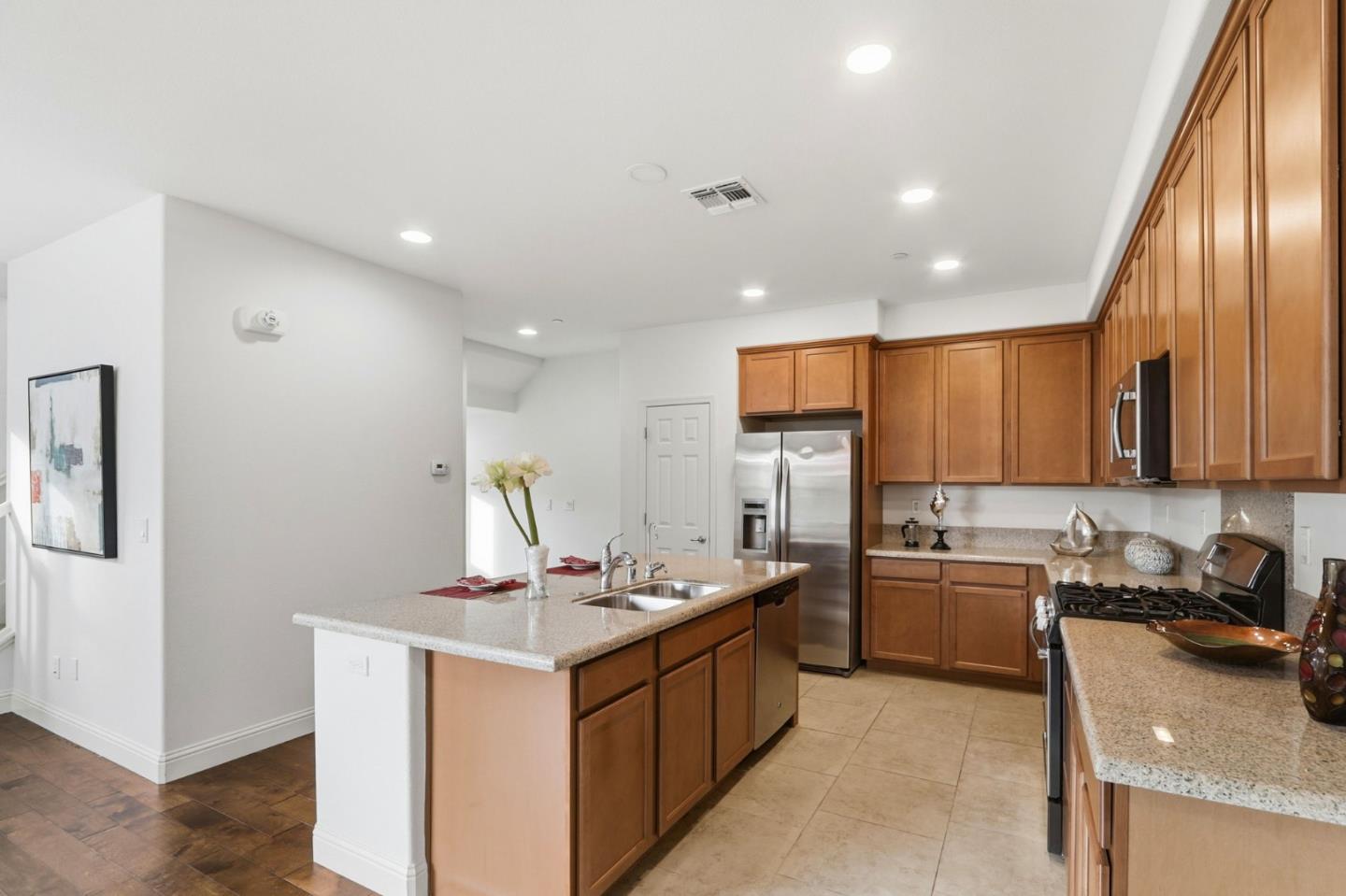 Detail Gallery Image 7 of 35 For 1550 Bleecker St, Milpitas,  CA 95035 - 2 Beds | 2/1 Baths