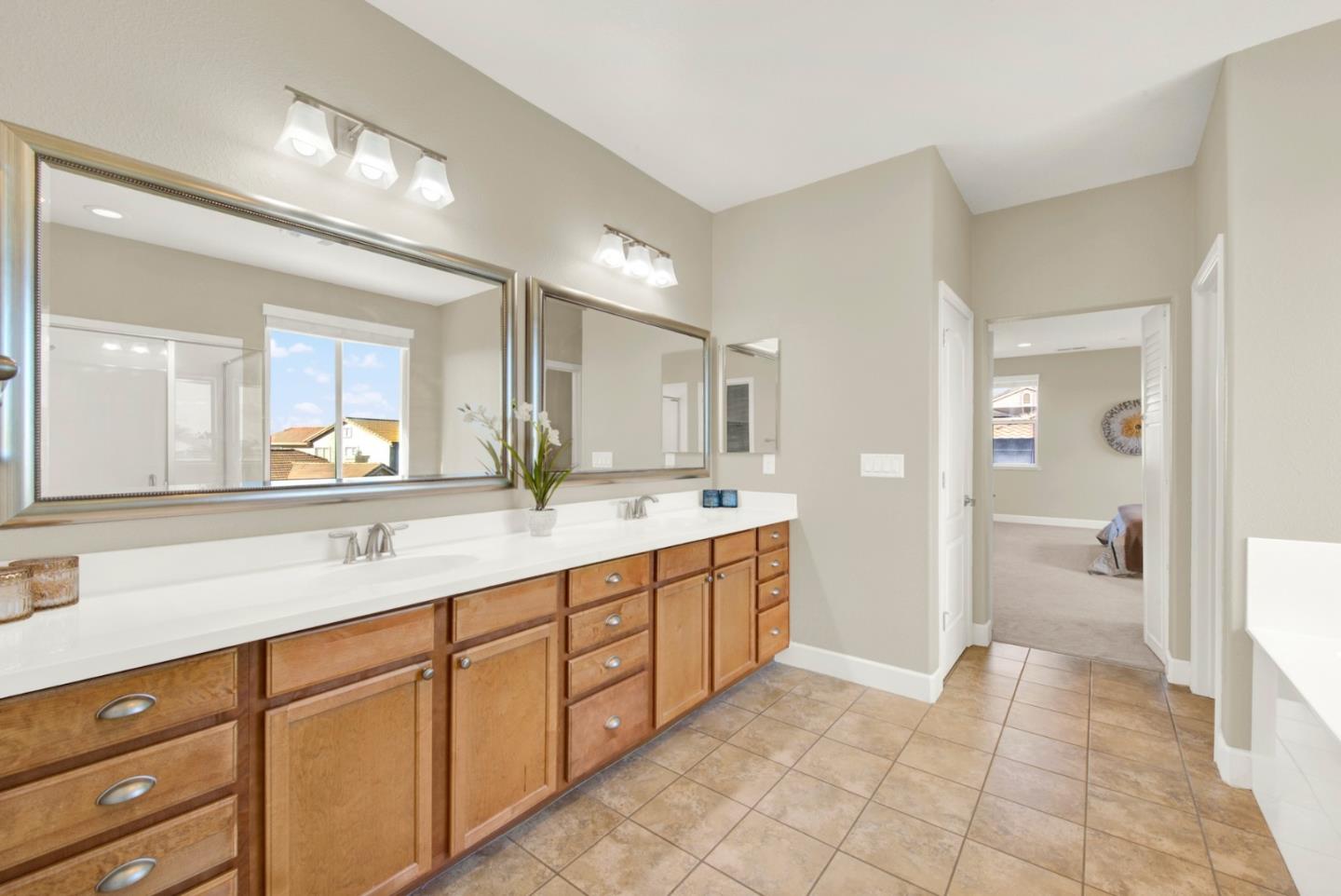 Detail Gallery Image 12 of 24 For 307 Maverick Dr, Vacaville,  CA 95687 - 4 Beds | 2/1 Baths