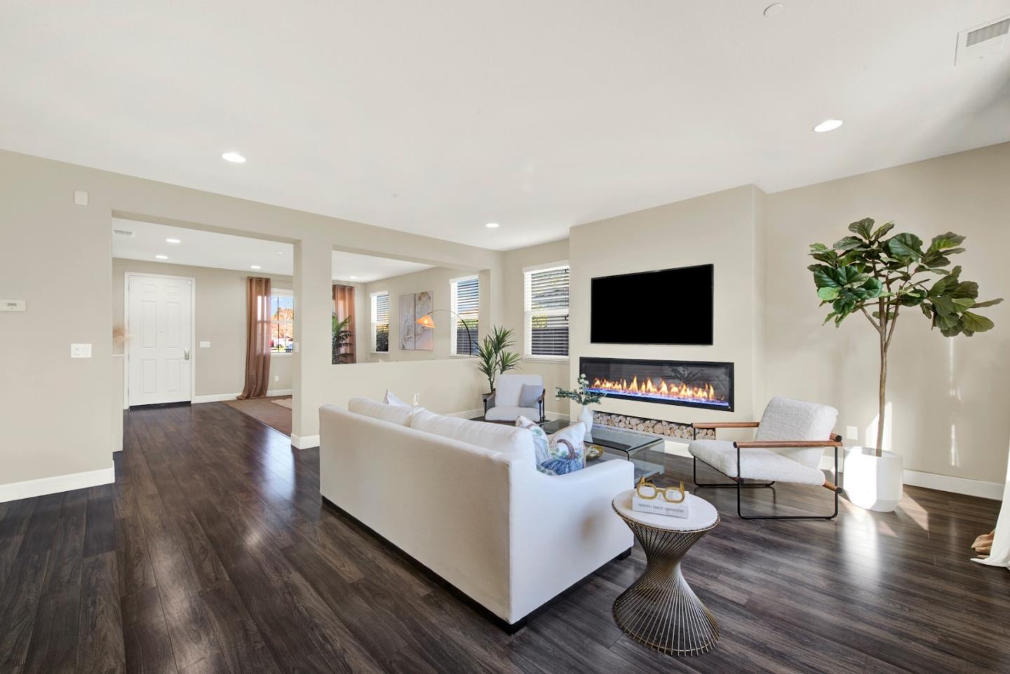 Detail Gallery Image 4 of 24 For 307 Maverick Dr, Vacaville,  CA 95687 - 4 Beds | 2/1 Baths