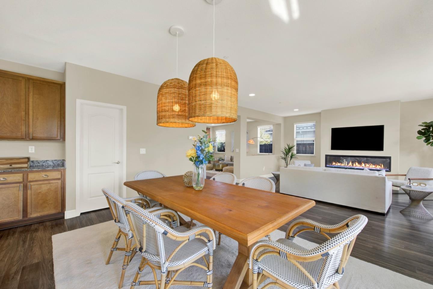 Detail Gallery Image 5 of 24 For 307 Maverick Dr, Vacaville,  CA 95687 - 4 Beds | 2/1 Baths