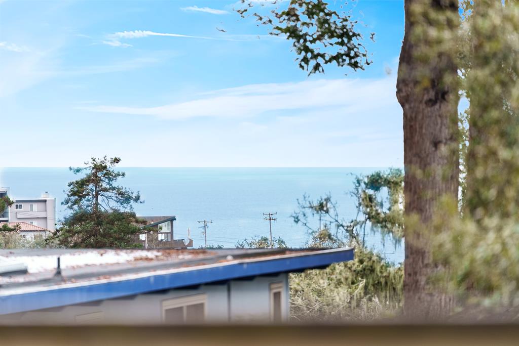 Detail Gallery Image 3 of 9 For 208 Spreckels Dr, Aptos,  CA 95003 - 3 Beds | 2 Baths