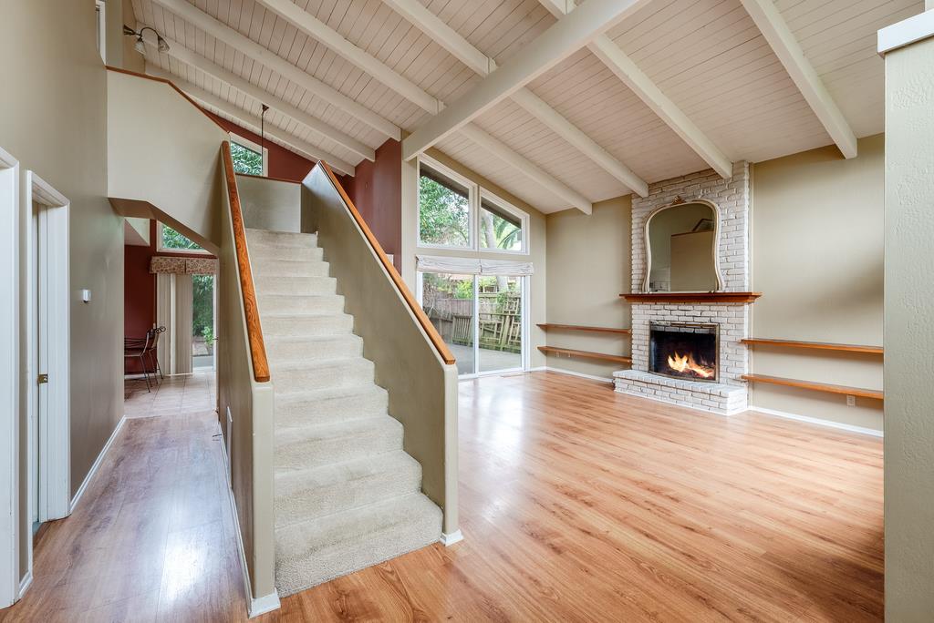 Detail Gallery Image 4 of 9 For 208 Spreckels Dr, Aptos,  CA 95003 - 3 Beds | 2 Baths