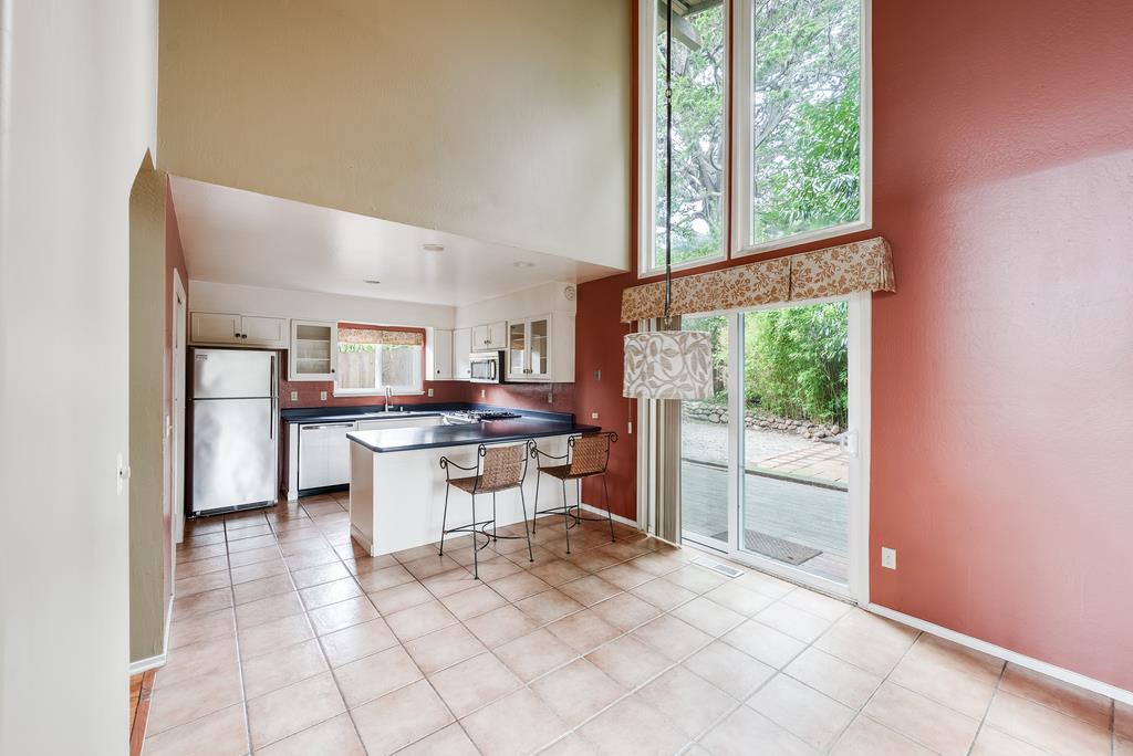 Detail Gallery Image 5 of 9 For 208 Spreckels Dr, Aptos,  CA 95003 - 3 Beds | 2 Baths