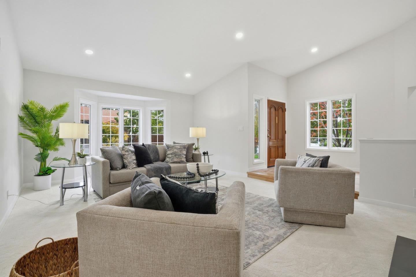 Detail Gallery Image 4 of 41 For 119 Mesa Verde Way, San Carlos,  CA 94070 - 3 Beds | 2/1 Baths