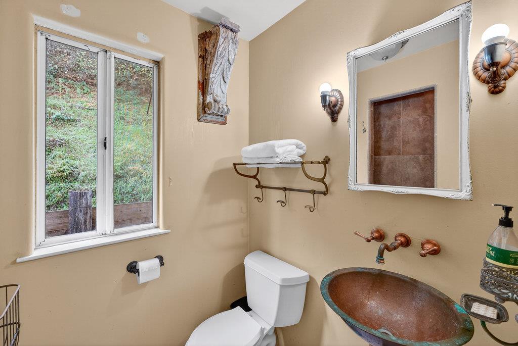 Detail Gallery Image 16 of 34 For 885 Larkin Valley Rd, Watsonville,  CA 95076 - 2 Beds | 2 Baths