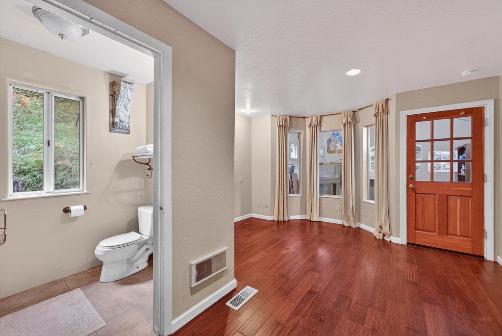 Detail Gallery Image 18 of 34 For 885 Larkin Valley Rd, Watsonville,  CA 95076 - 2 Beds | 2 Baths