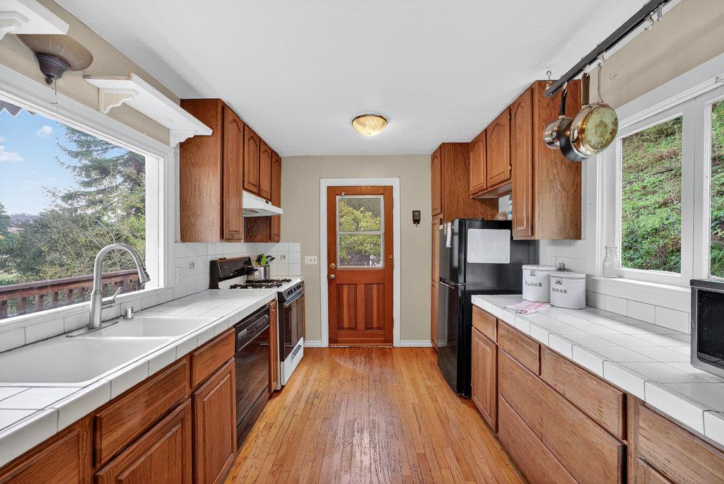 Detail Gallery Image 7 of 34 For 885 Larkin Valley Rd, Watsonville,  CA 95076 - 2 Beds | 2 Baths