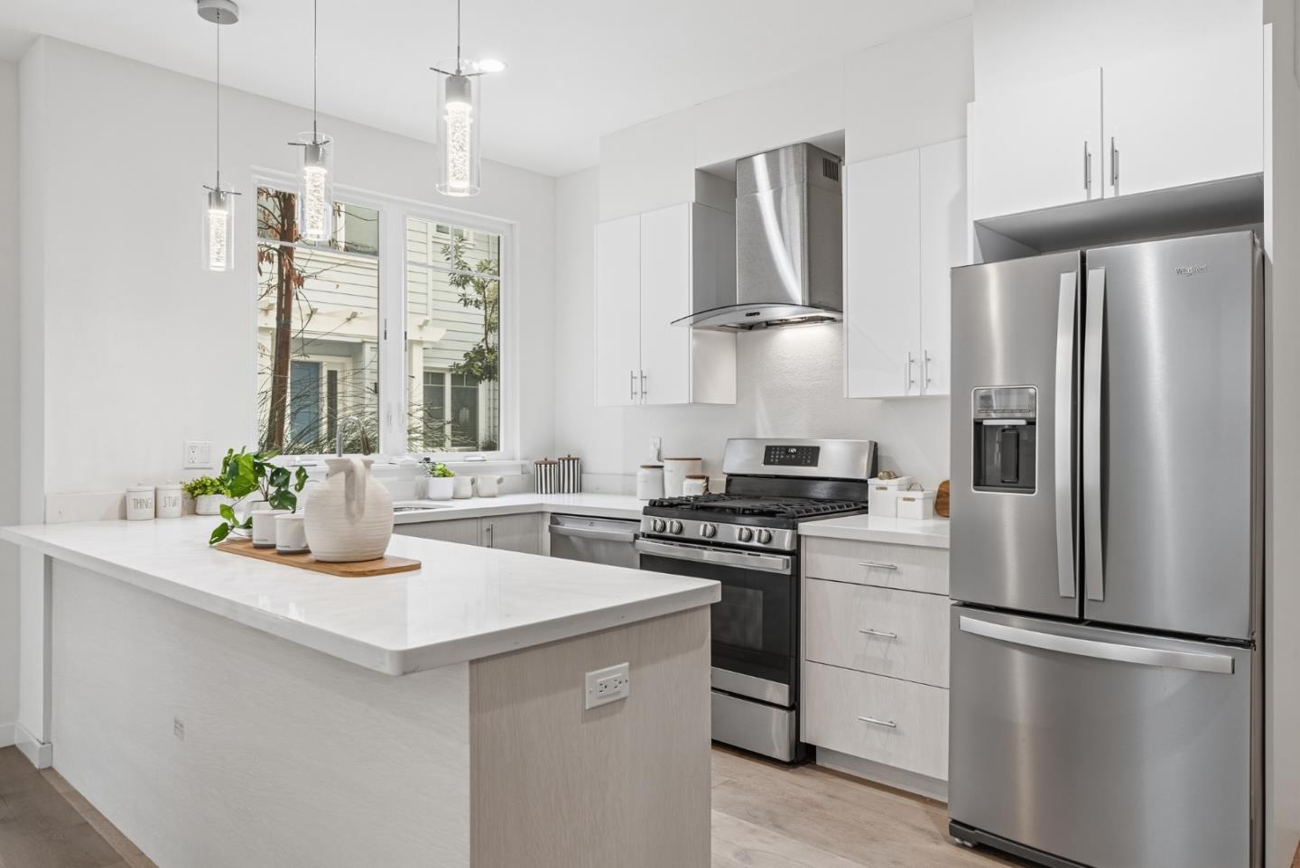 Detail Gallery Image 10 of 34 For 139 Flynn Ave, Mountain View,  CA 94043 - 3 Beds | 3/1 Baths