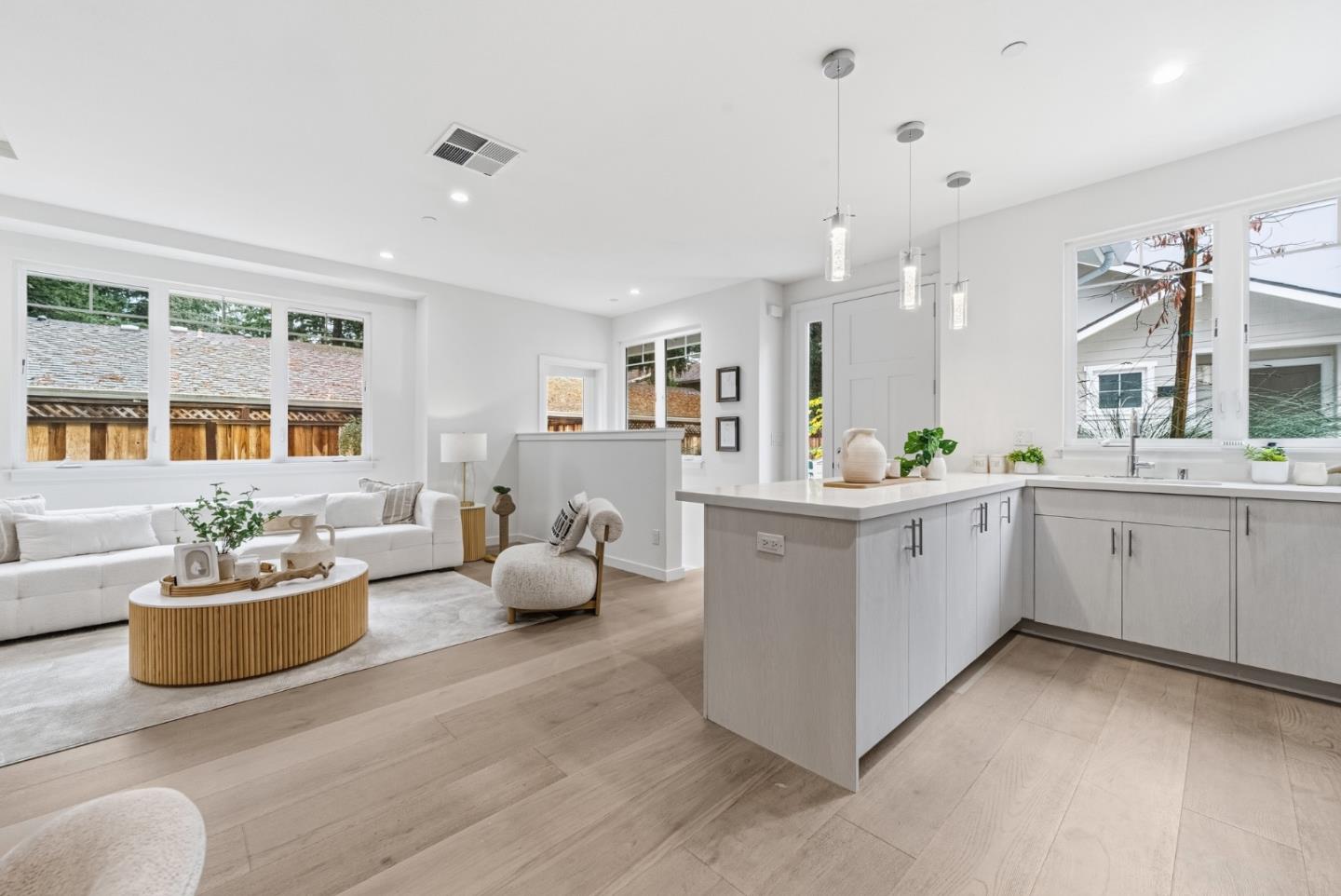 Detail Gallery Image 12 of 34 For 139 Flynn Ave, Mountain View,  CA 94043 - 3 Beds | 3/1 Baths