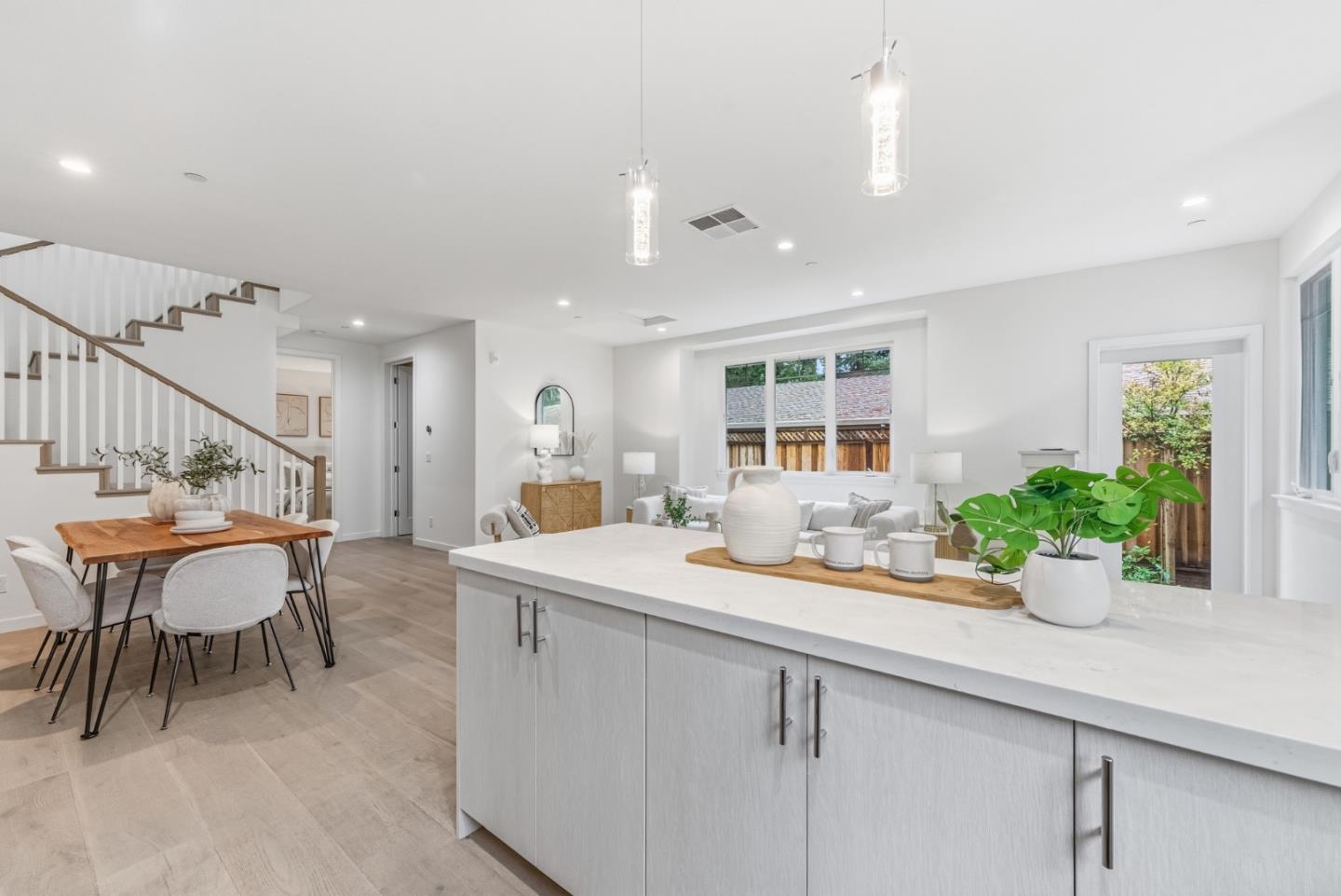 Detail Gallery Image 13 of 34 For 139 Flynn Ave, Mountain View,  CA 94043 - 3 Beds | 3/1 Baths