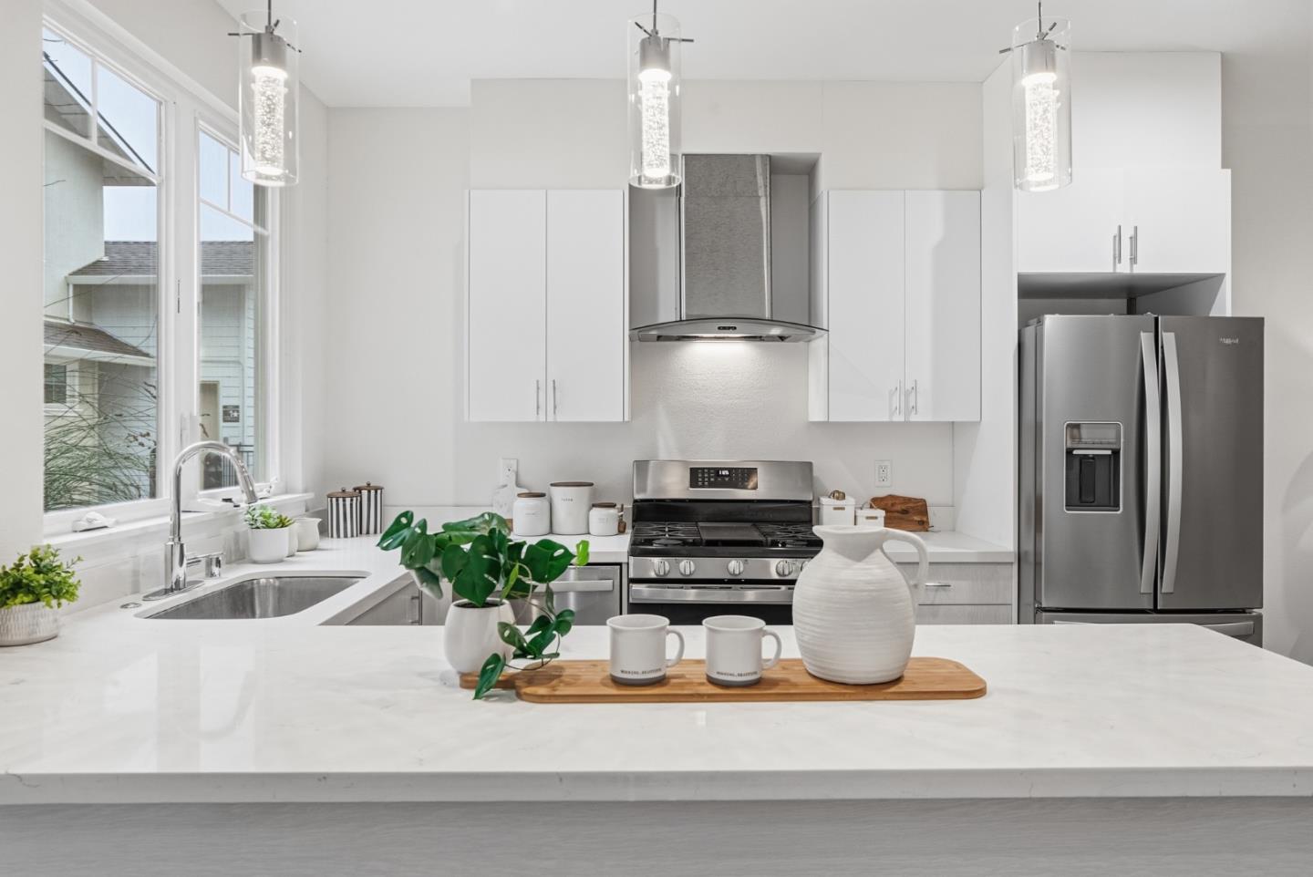 Detail Gallery Image 14 of 34 For 139 Flynn Ave, Mountain View,  CA 94043 - 3 Beds | 3/1 Baths