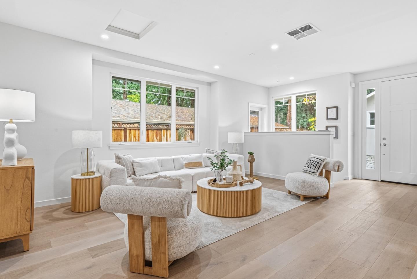 Detail Gallery Image 4 of 34 For 139 Flynn Ave, Mountain View,  CA 94043 - 3 Beds | 3/1 Baths