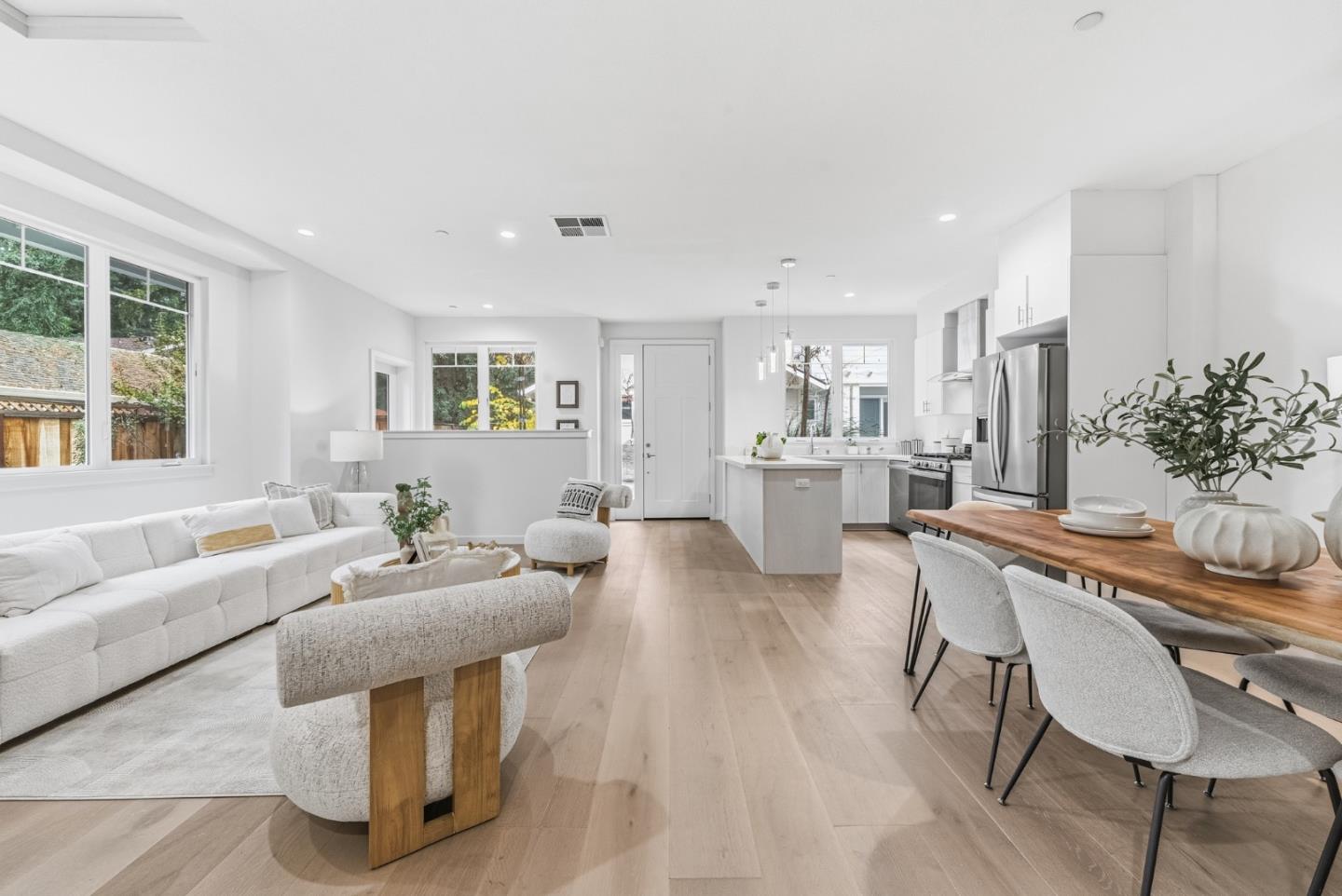 Detail Gallery Image 5 of 34 For 139 Flynn Ave, Mountain View,  CA 94043 - 3 Beds | 3/1 Baths