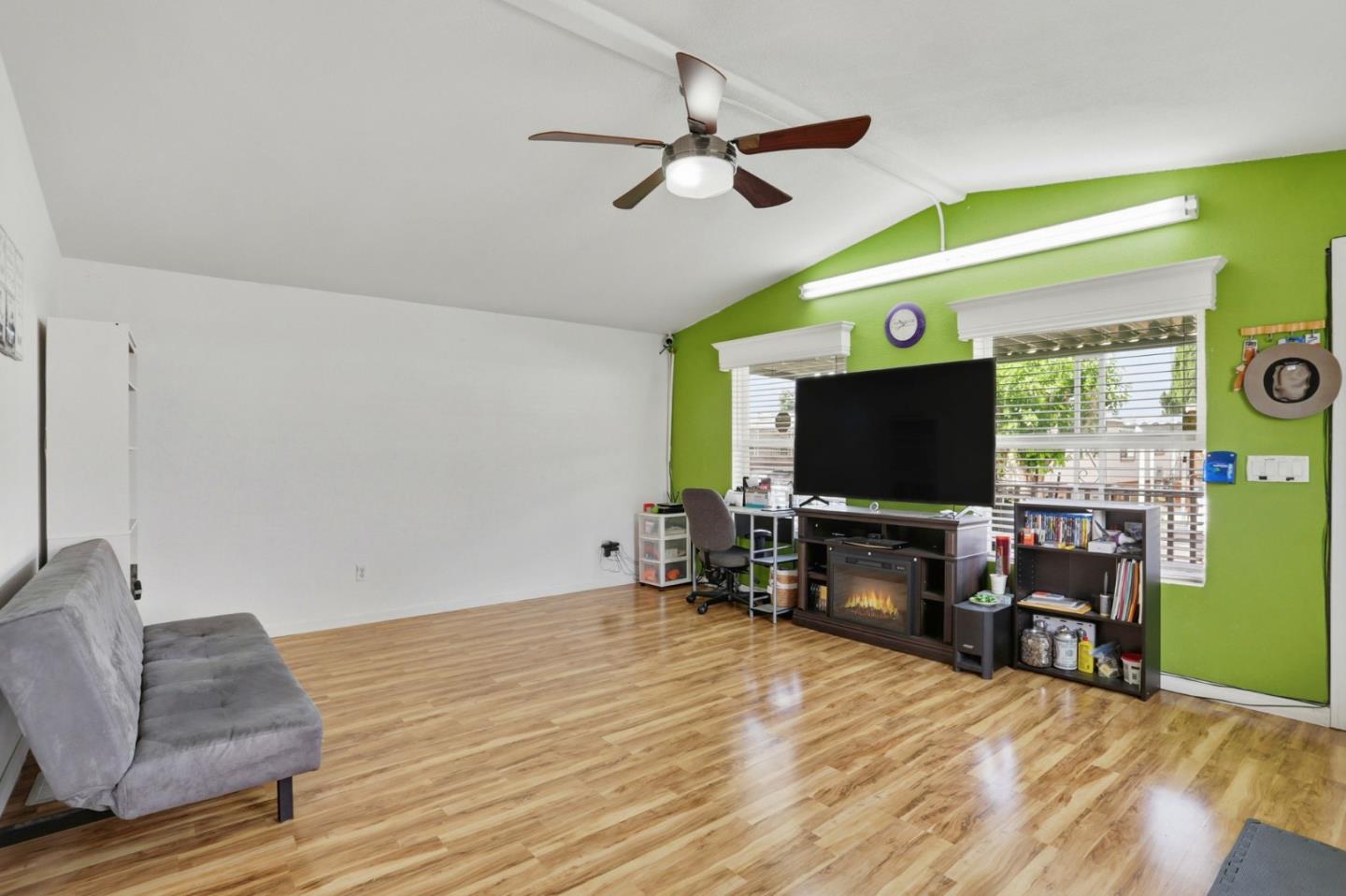 Detail Gallery Image 11 of 37 For 2580 Senter Rd #434,  San Jose,  CA 95111 - 3 Beds | 2 Baths