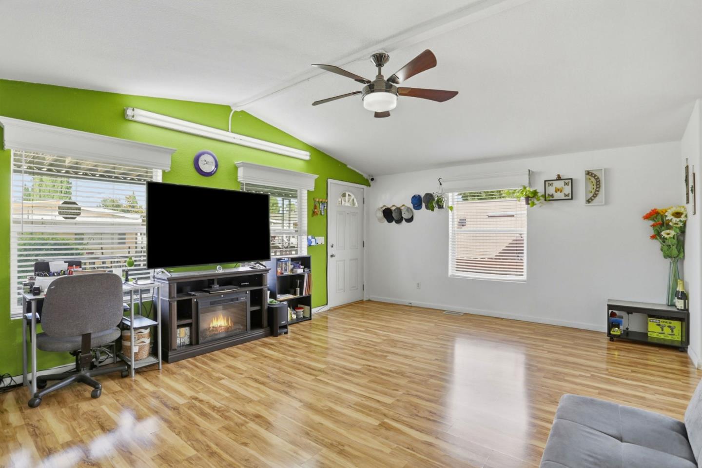 Detail Gallery Image 12 of 37 For 2580 Senter Rd #434,  San Jose,  CA 95111 - 3 Beds | 2 Baths