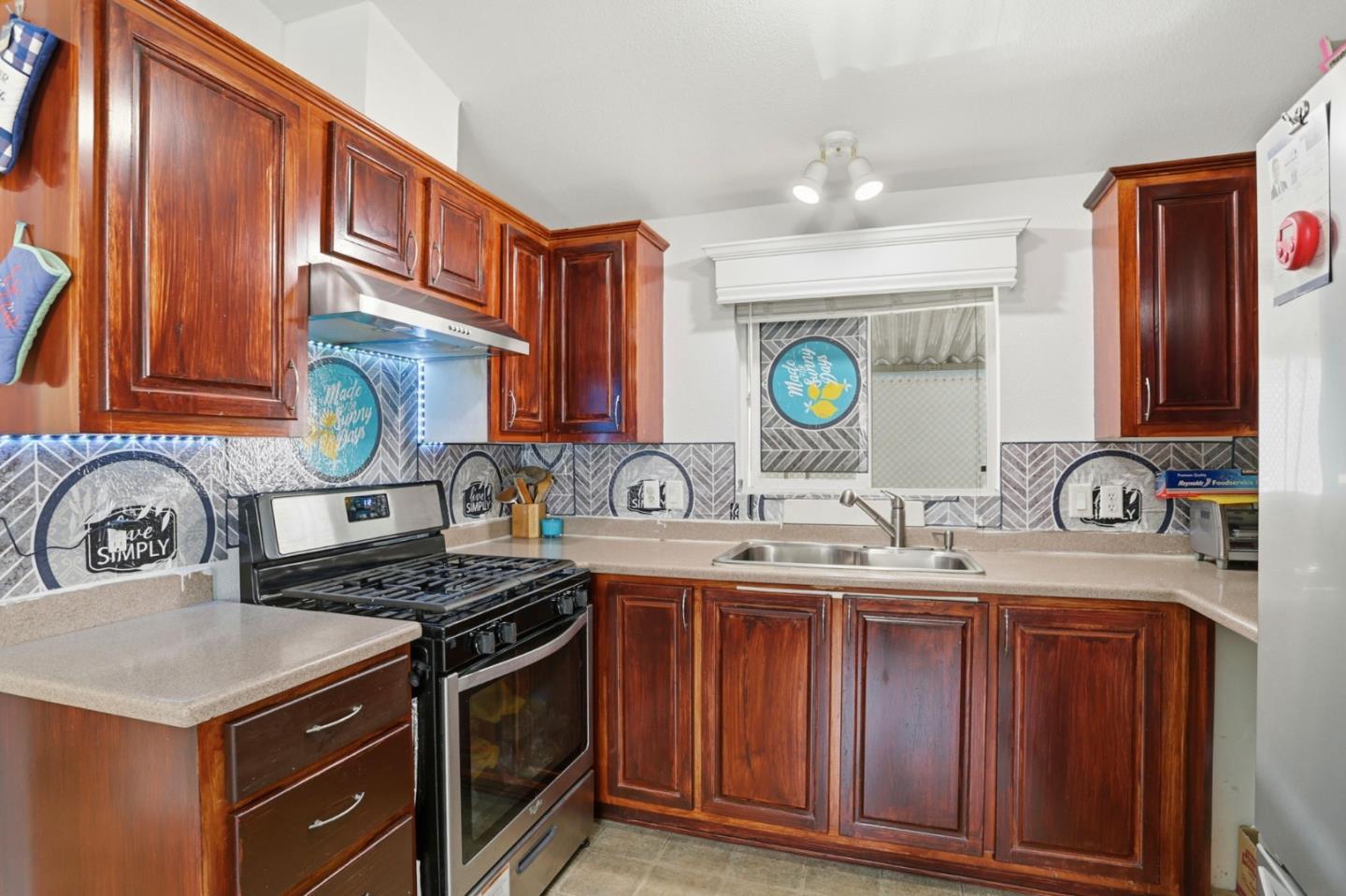 Detail Gallery Image 17 of 37 For 2580 Senter Rd #434,  San Jose,  CA 95111 - 3 Beds | 2 Baths