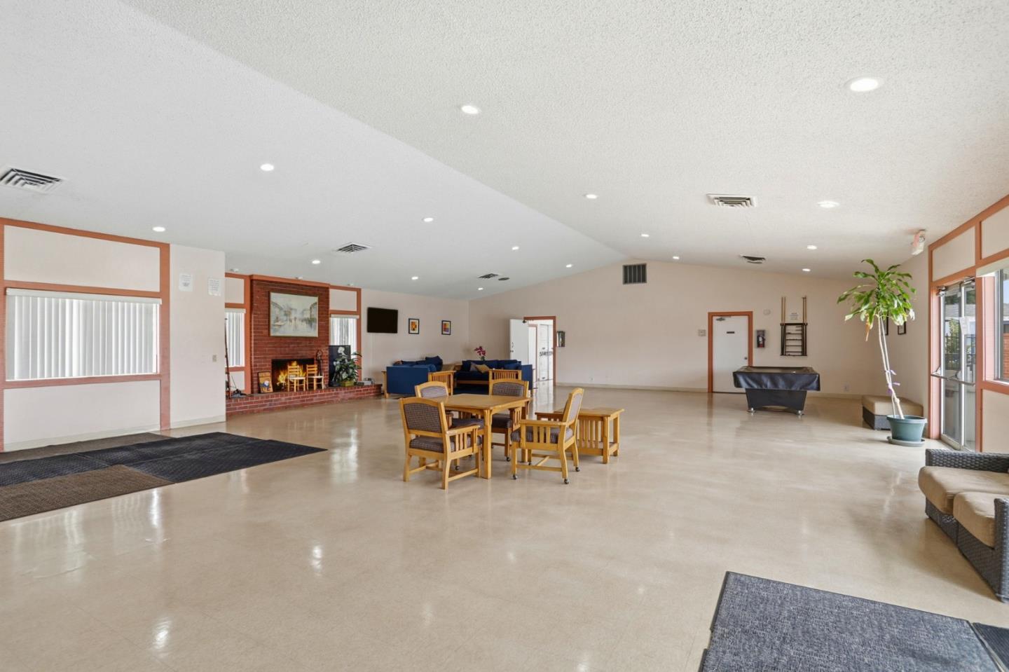 Detail Gallery Image 35 of 37 For 2580 Senter Rd #434,  San Jose,  CA 95111 - 3 Beds | 2 Baths