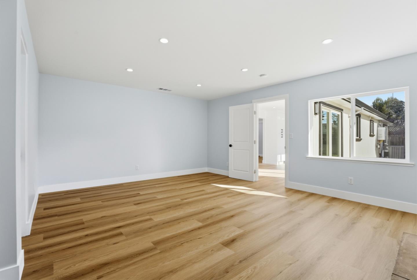 Detail Gallery Image 11 of 32 For 1361 Hillcrest Rd, Hollister,  CA 95023 - 3 Beds | 2 Baths