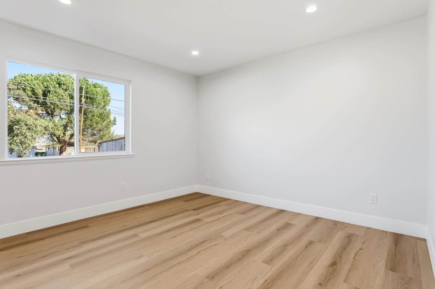 Detail Gallery Image 14 of 32 For 1361 Hillcrest Rd, Hollister,  CA 95023 - 3 Beds | 2 Baths