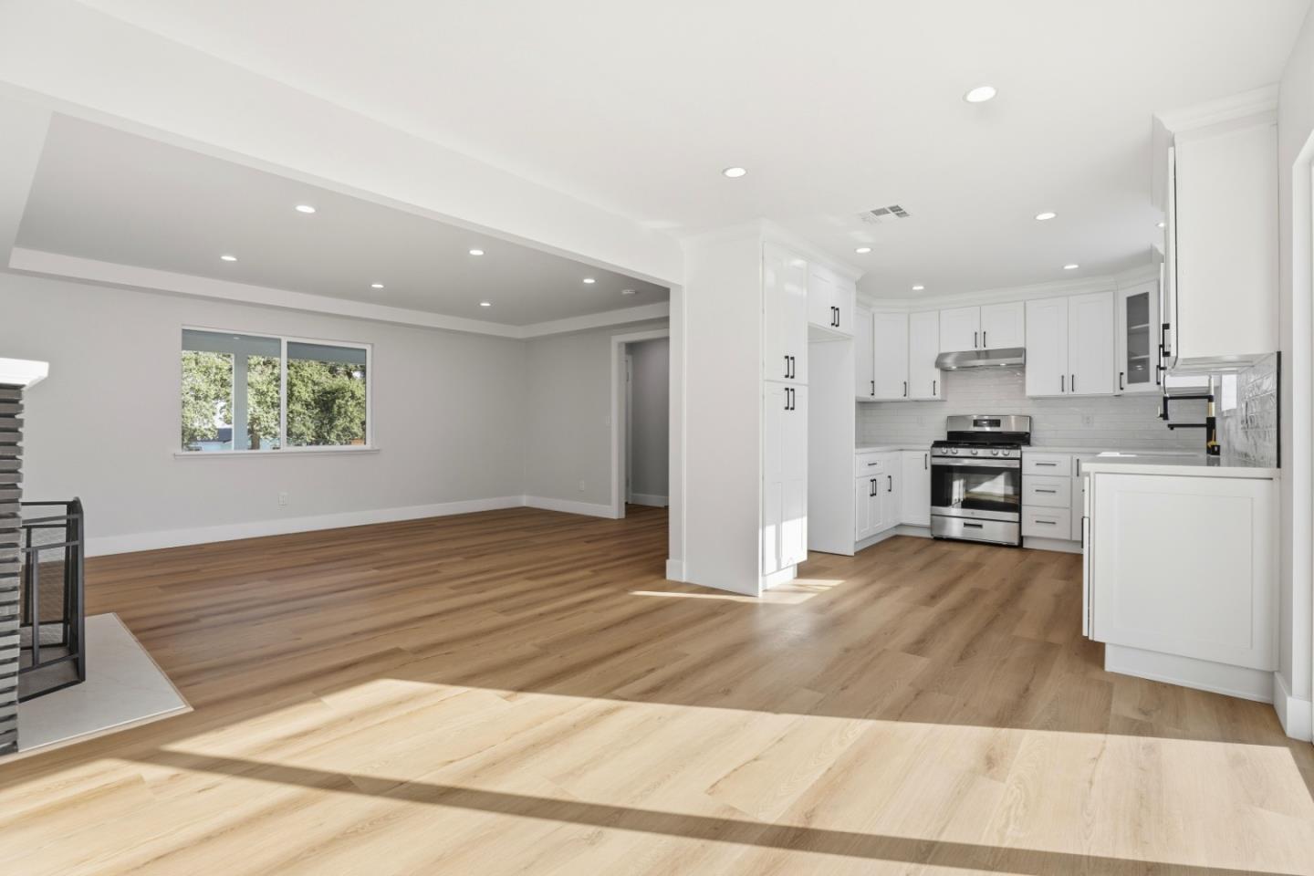 Detail Gallery Image 15 of 32 For 1361 Hillcrest Rd, Hollister,  CA 95023 - 3 Beds | 2 Baths