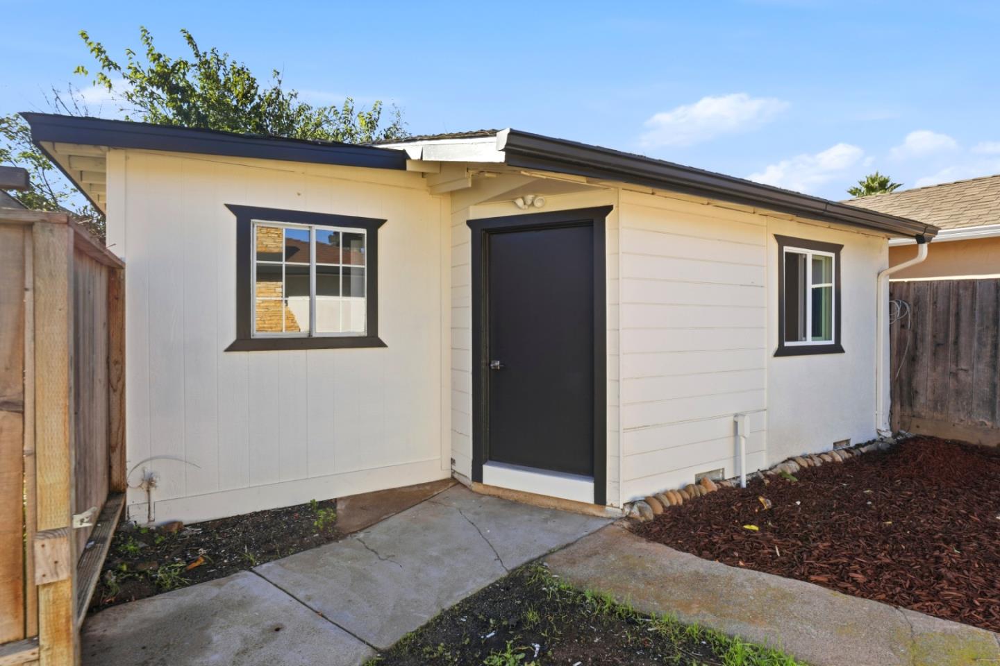 Detail Gallery Image 22 of 32 For 1361 Hillcrest Rd, Hollister,  CA 95023 - 3 Beds | 2 Baths