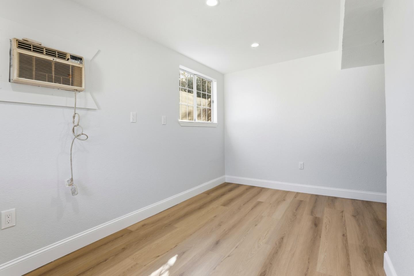 Detail Gallery Image 23 of 32 For 1361 Hillcrest Rd, Hollister,  CA 95023 - 3 Beds | 2 Baths