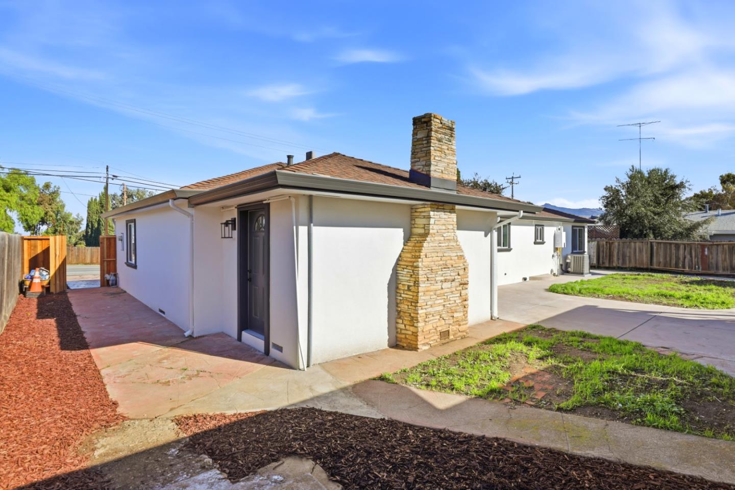 Detail Gallery Image 27 of 32 For 1361 Hillcrest Rd, Hollister,  CA 95023 - 3 Beds | 2 Baths