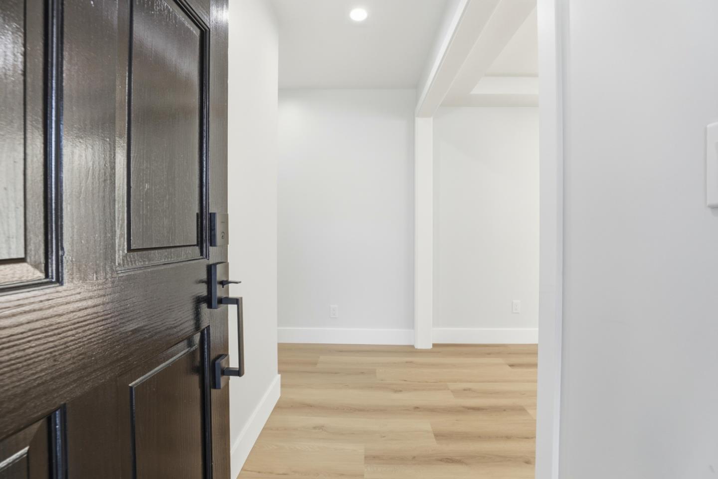 Detail Gallery Image 4 of 32 For 1361 Hillcrest Rd, Hollister,  CA 95023 - 3 Beds | 2 Baths