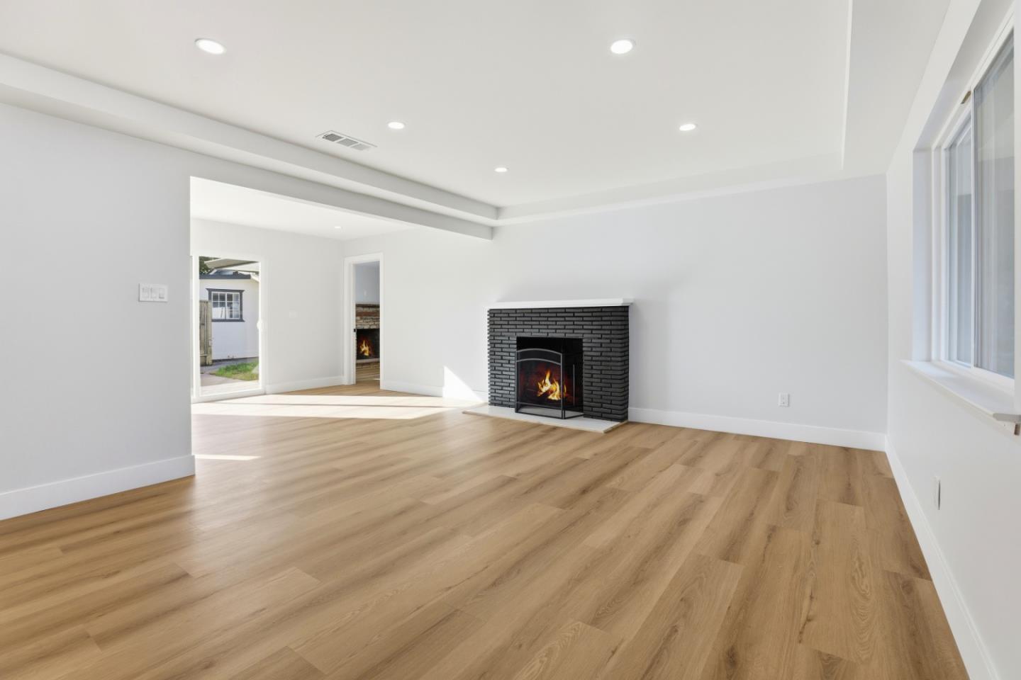 Detail Gallery Image 5 of 32 For 1361 Hillcrest Rd, Hollister,  CA 95023 - 3 Beds | 2 Baths