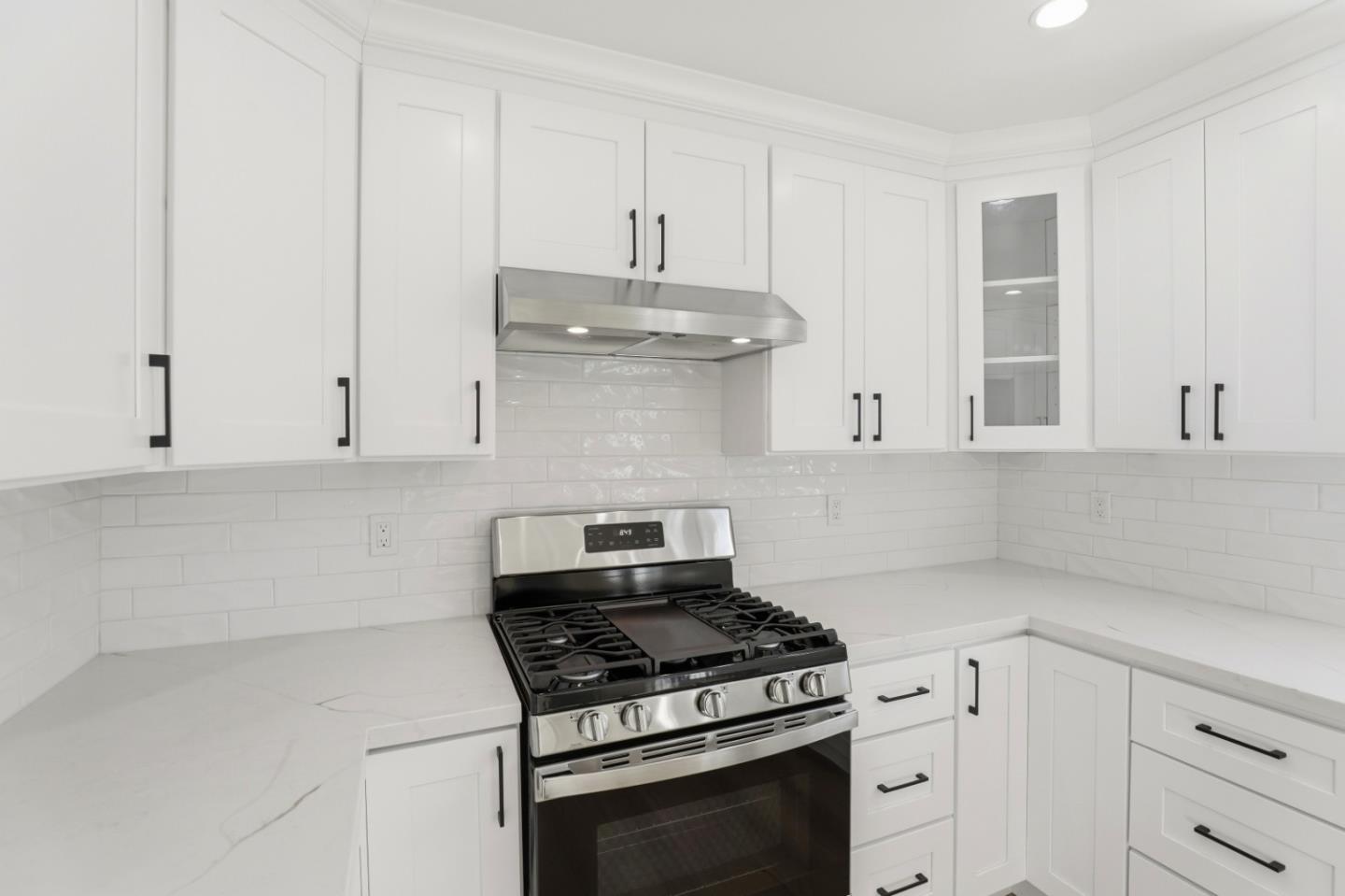 Detail Gallery Image 7 of 32 For 1361 Hillcrest Rd, Hollister,  CA 95023 - 3 Beds | 2 Baths