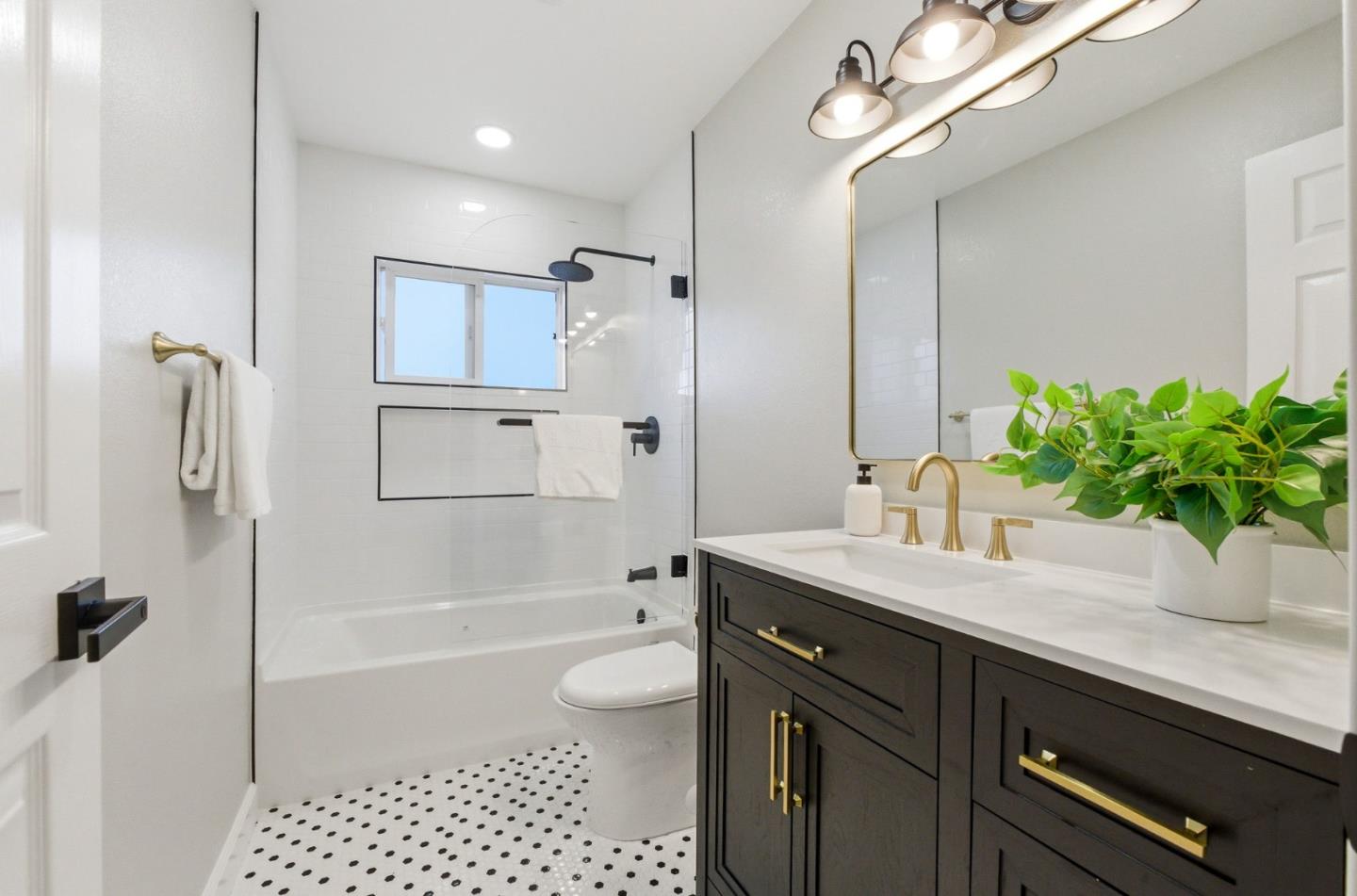 Detail Gallery Image 27 of 41 For 668 Potomac Ct, San Jose,  CA 95136 - 5 Beds | 3 Baths