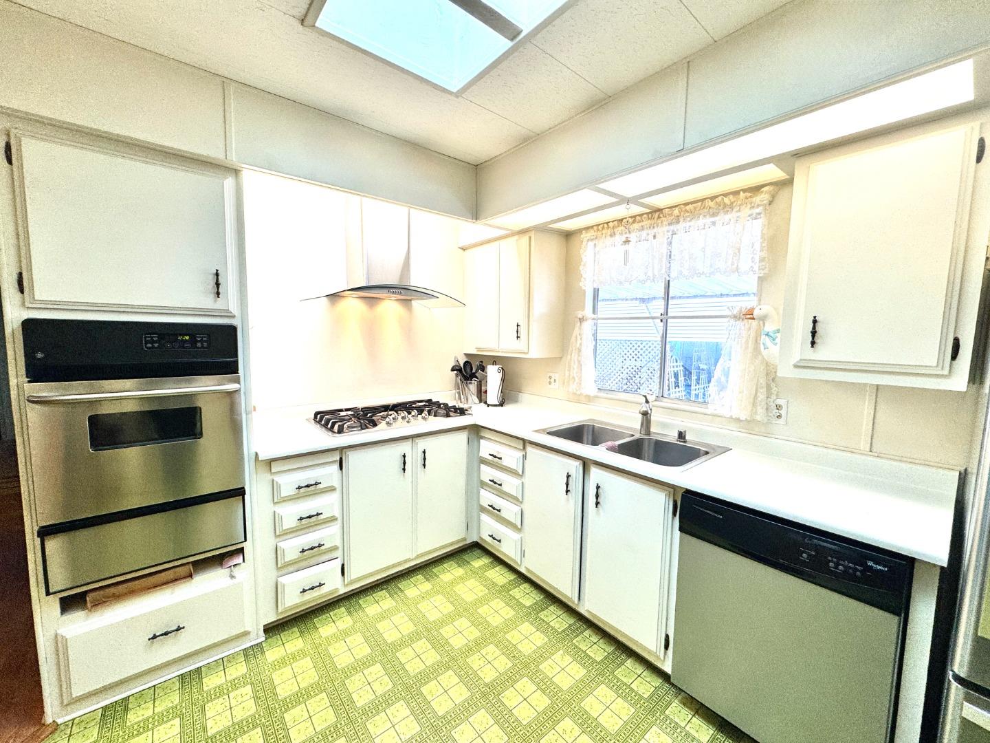 Detail Gallery Image 12 of 25 For 14 Driftwood Trl #14,  Half Moon Bay,  CA 94019 - 2 Beds | 2 Baths