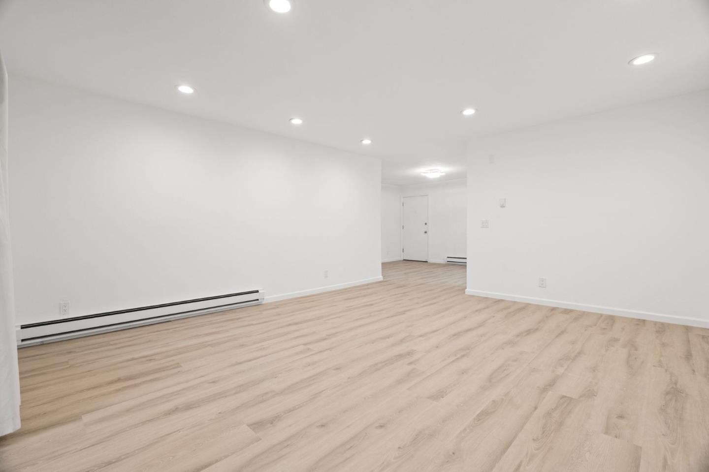 Detail Gallery Image 11 of 28 For 1033 Crestview Dr #207,  Mountain View,  CA 94040 - 2 Beds | 2 Baths