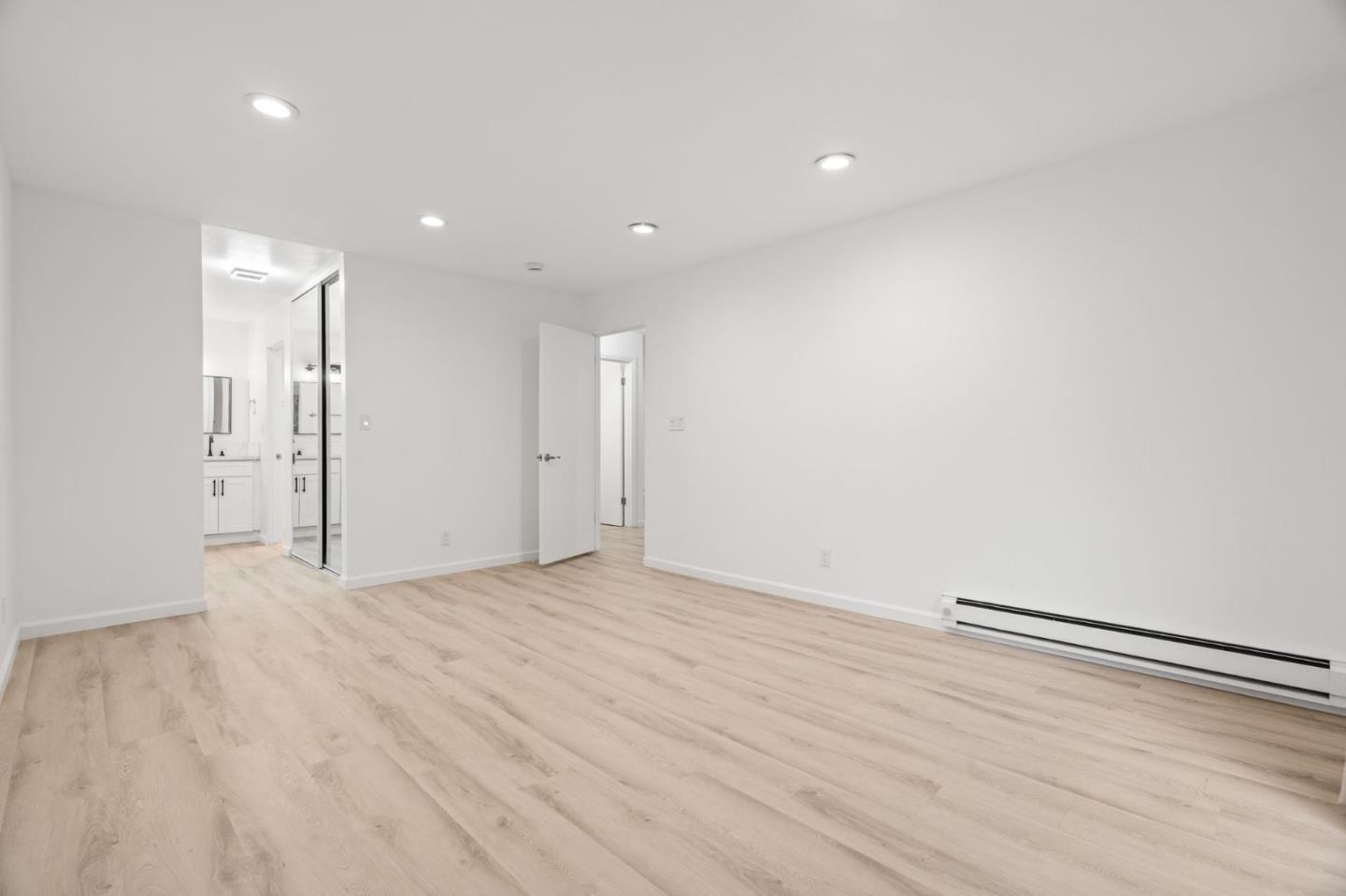 Detail Gallery Image 19 of 28 For 1033 Crestview Dr #207,  Mountain View,  CA 94040 - 2 Beds | 2 Baths