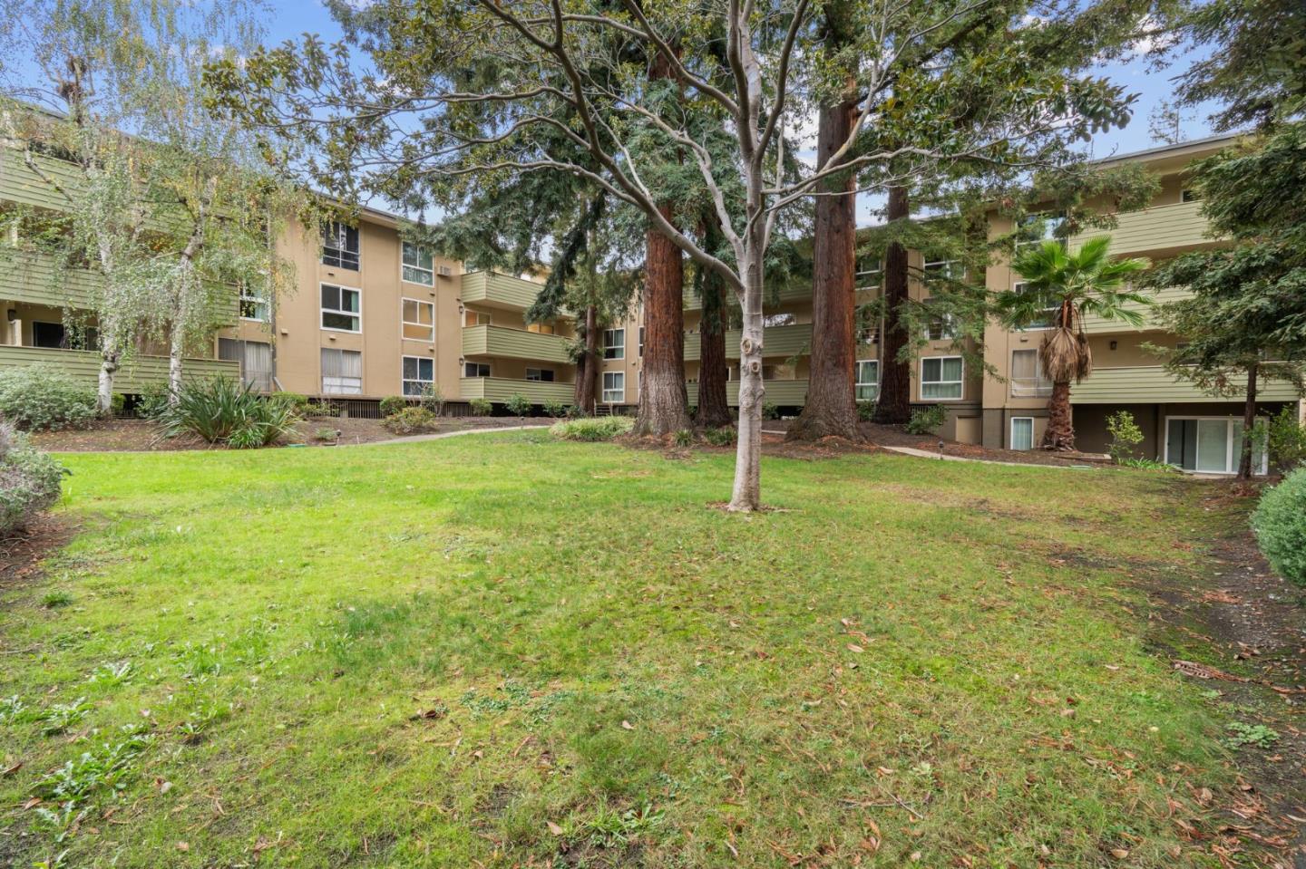 Detail Gallery Image 25 of 28 For 1033 Crestview Dr #207,  Mountain View,  CA 94040 - 2 Beds | 2 Baths