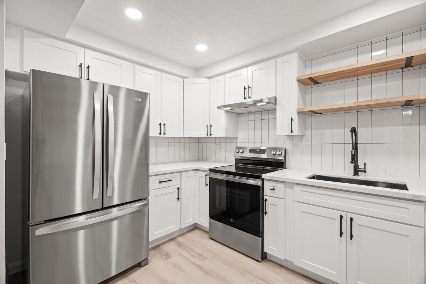 Detail Gallery Image 6 of 28 For 1033 Crestview Dr #207,  Mountain View,  CA 94040 - 2 Beds | 2 Baths