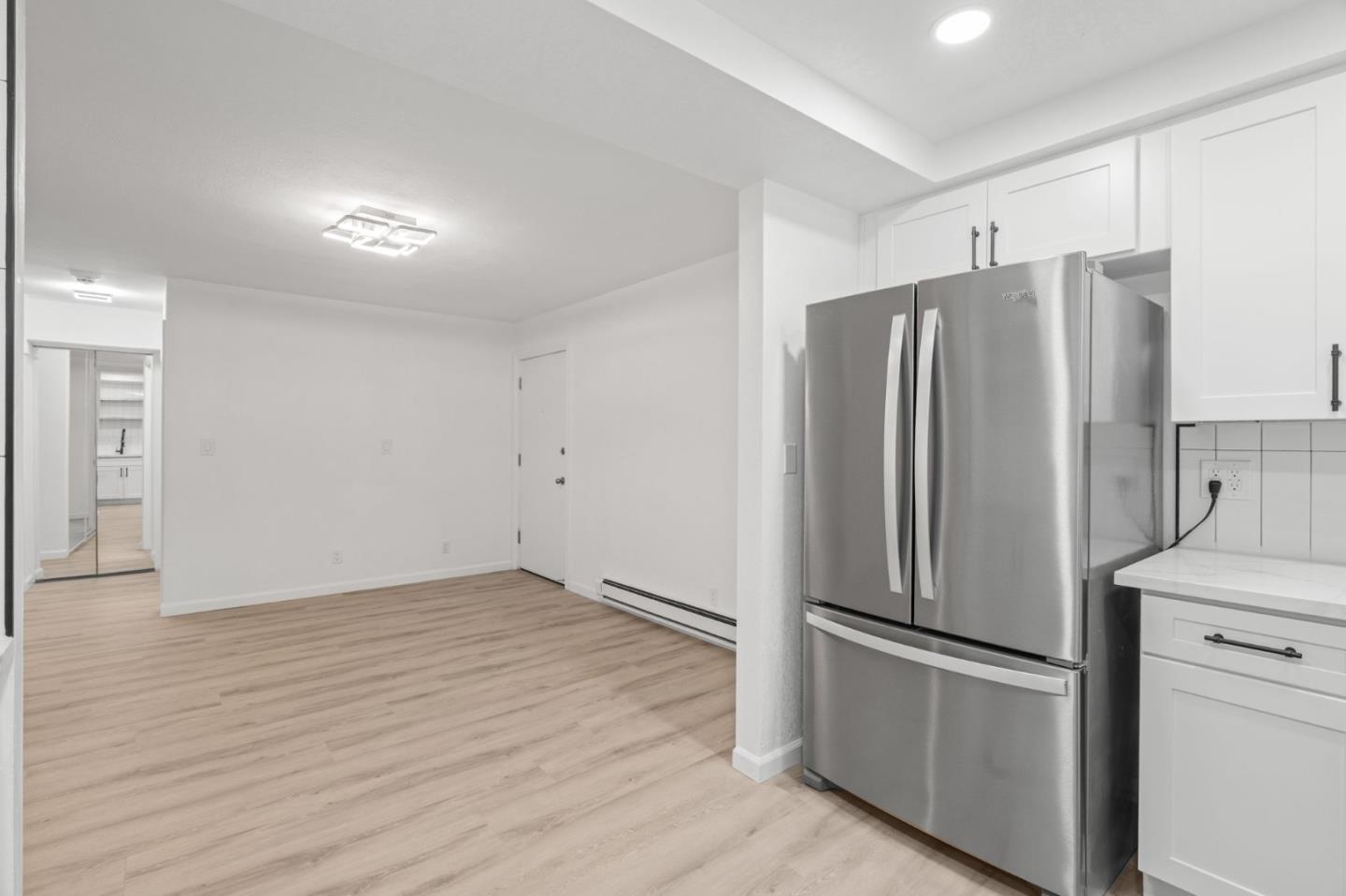 Detail Gallery Image 8 of 28 For 1033 Crestview Dr #207,  Mountain View,  CA 94040 - 2 Beds | 2 Baths