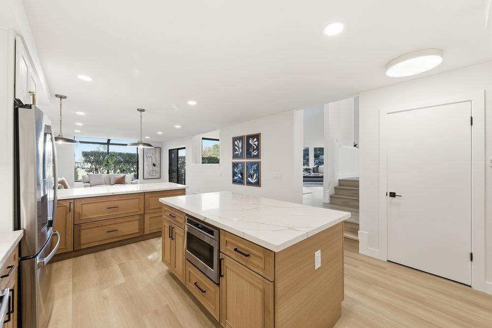 Detail Gallery Image 11 of 45 For 370 Burning Tree Ct, Half Moon Bay,  CA 94019 - 3 Beds | 3 Baths