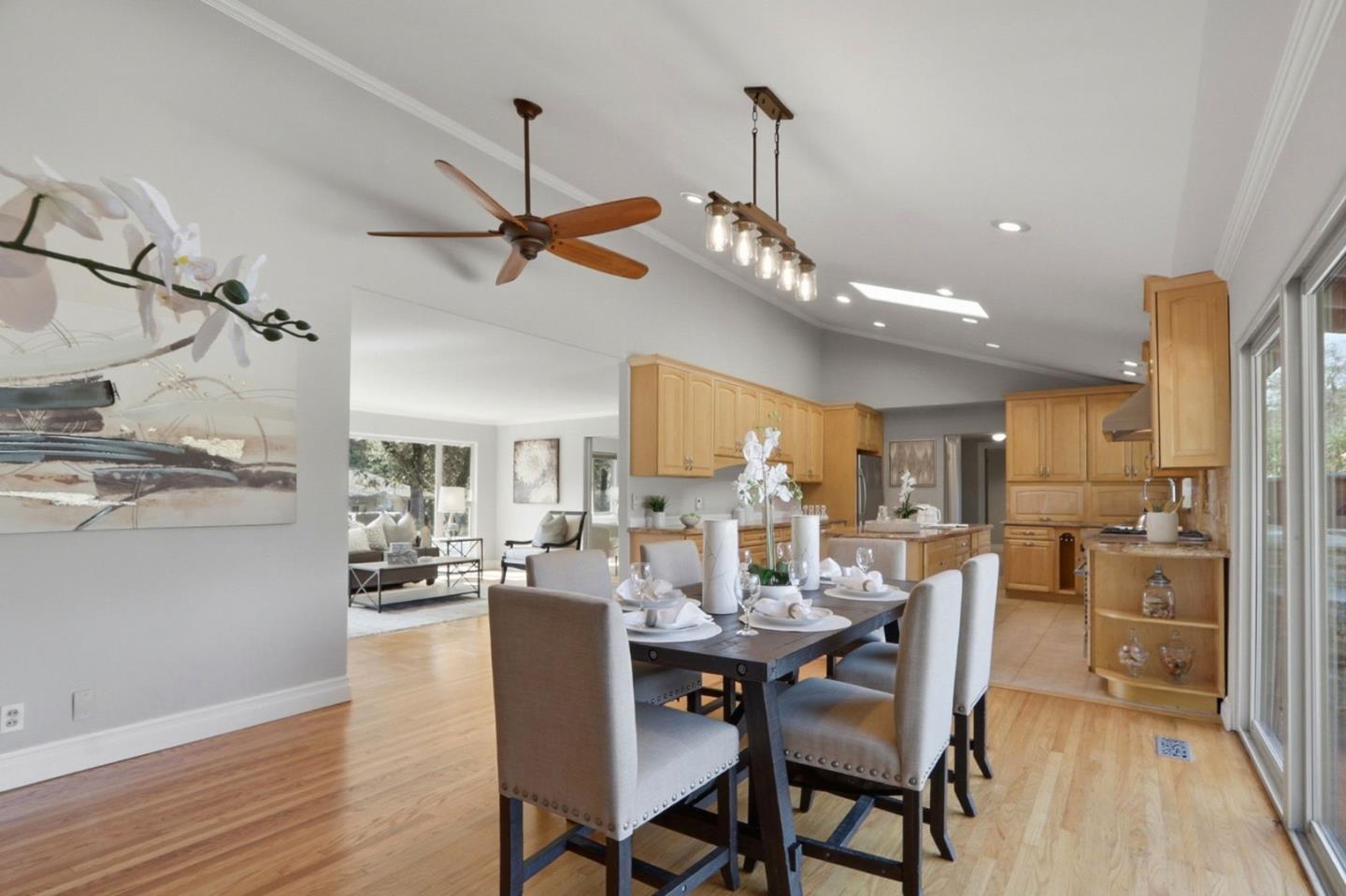 Detail Gallery Image 22 of 118 For 12387 Stonebrook Dr, Los Altos Hills,  CA 94022 - 5 Beds | 3/1 Baths