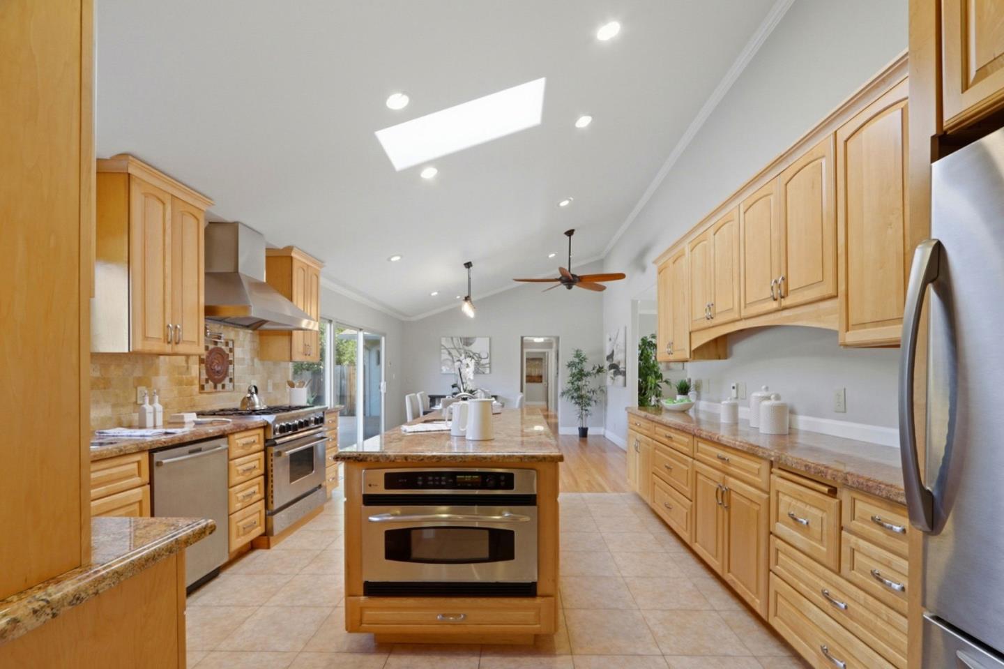 Detail Gallery Image 28 of 118 For 12387 Stonebrook Dr, Los Altos Hills,  CA 94022 - 5 Beds | 3/1 Baths