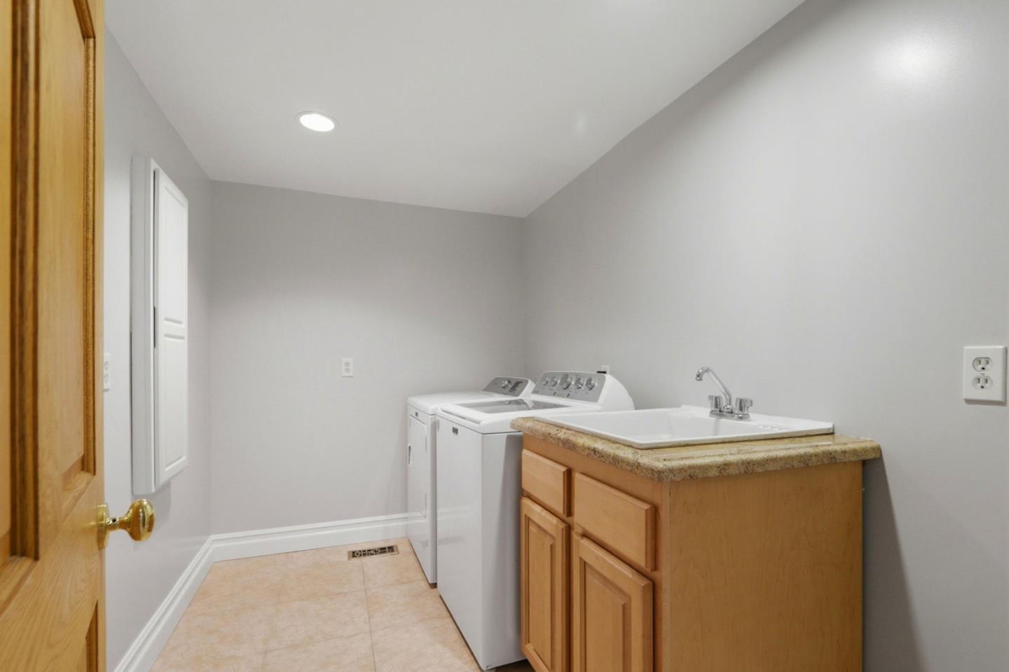 Detail Gallery Image 32 of 118 For 12387 Stonebrook Dr, Los Altos Hills,  CA 94022 - 5 Beds | 3/1 Baths